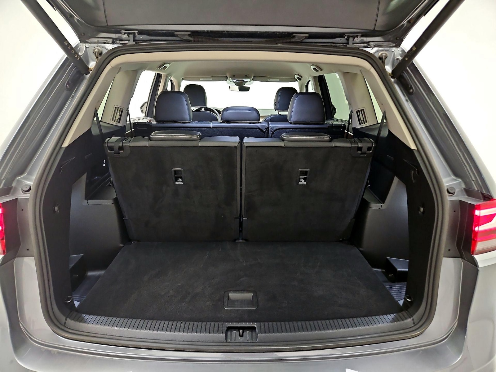 2025 Volkswagen Atlas SE w/Tech - Photo 22