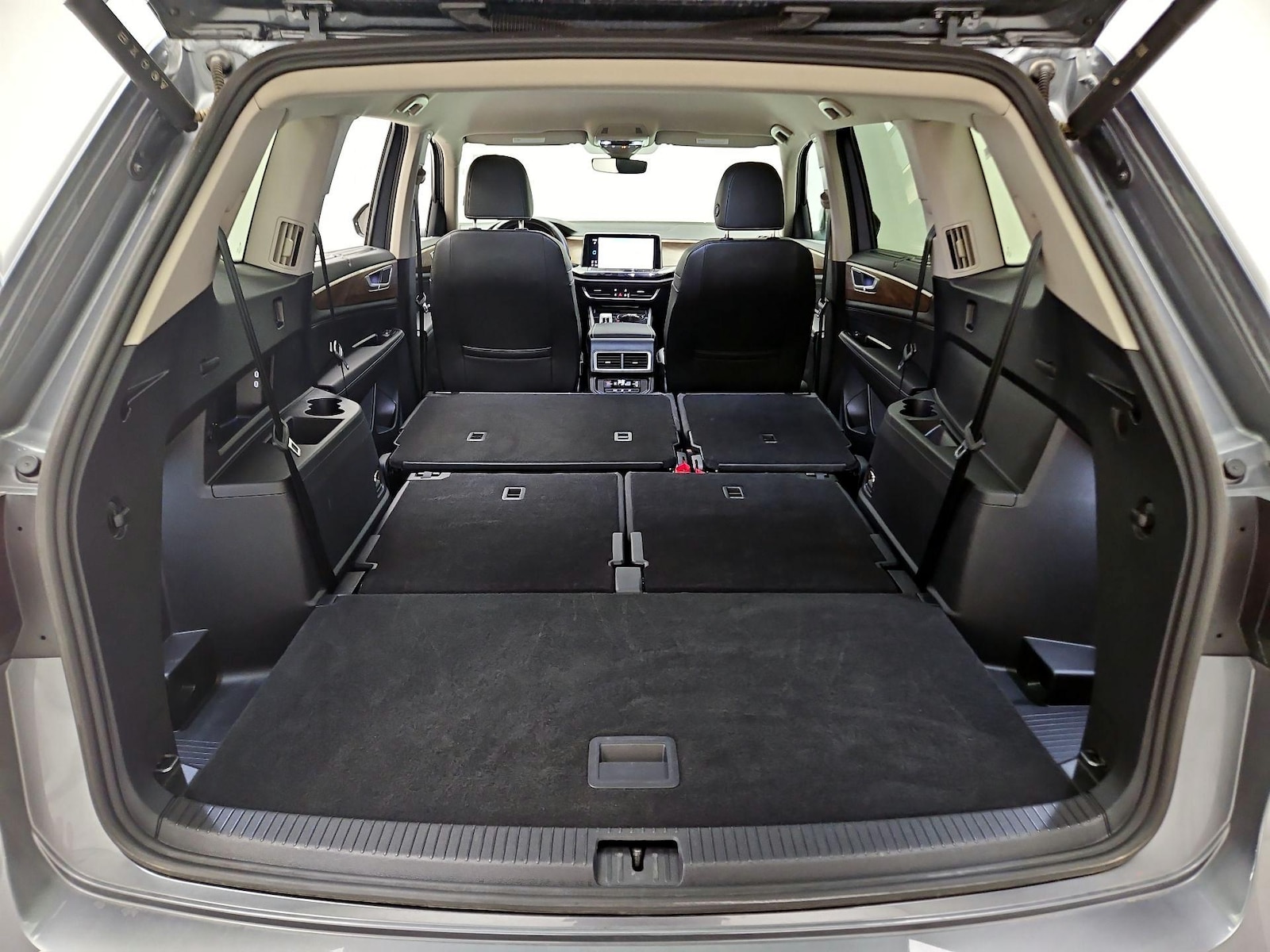 2025 Volkswagen Atlas SE w/Tech - Photo 23