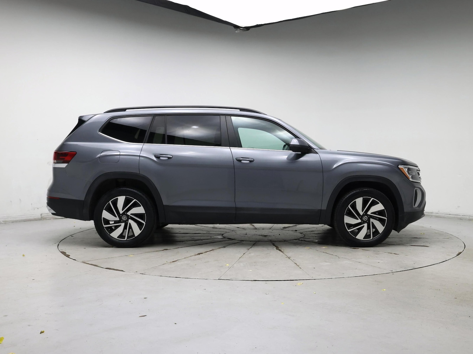2025 Volkswagen Atlas SE w/Tech - Photo 8
