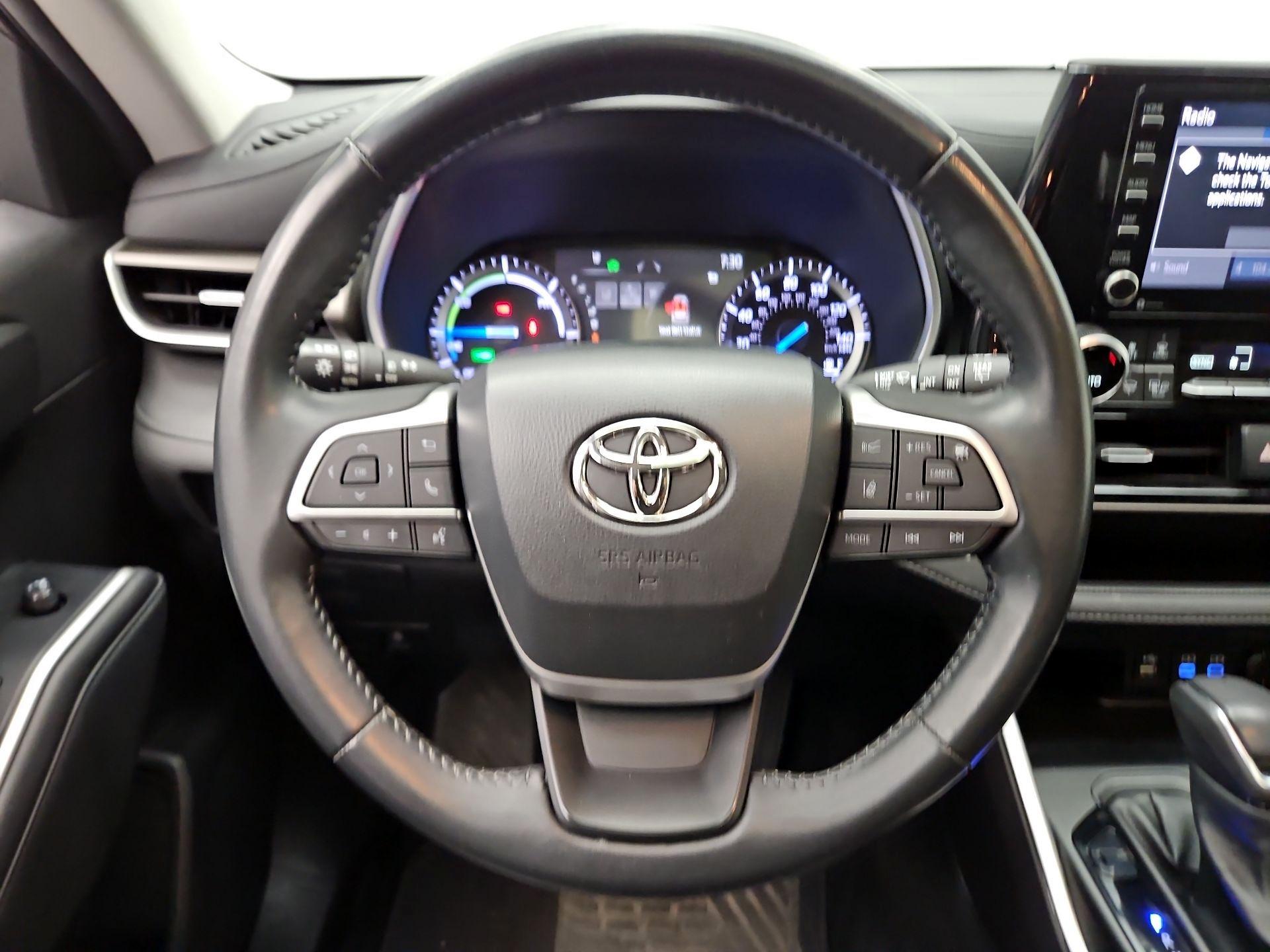 Thumbnail: 2022 Toyota Highlander - 10