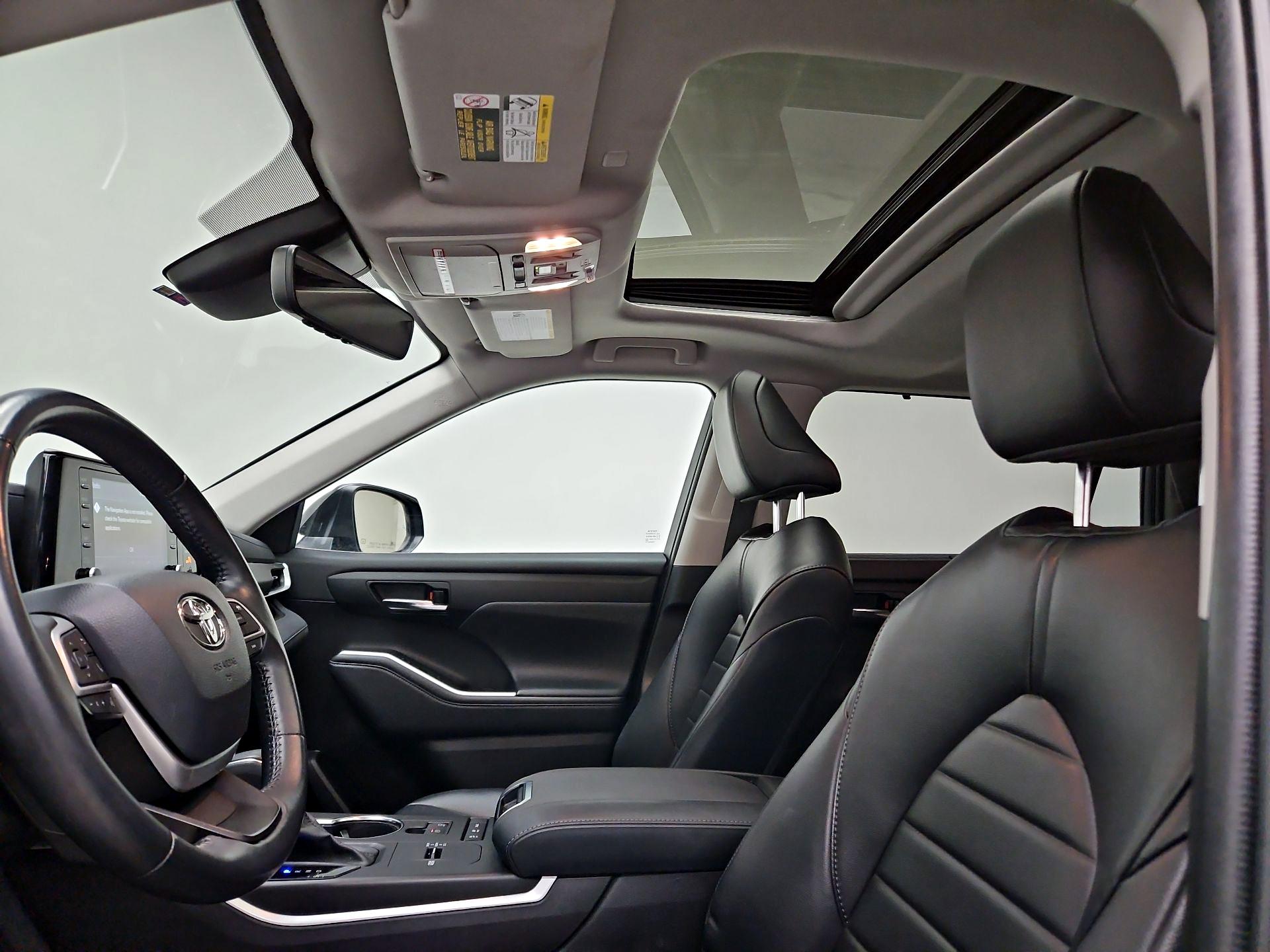 Thumbnail: 2022 Toyota Highlander - 19