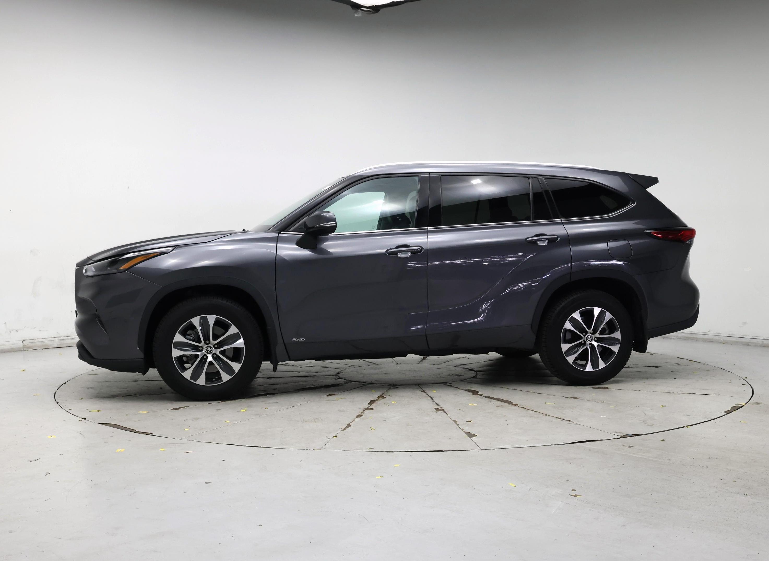 Thumbnail: 2022 Toyota Highlander - 3