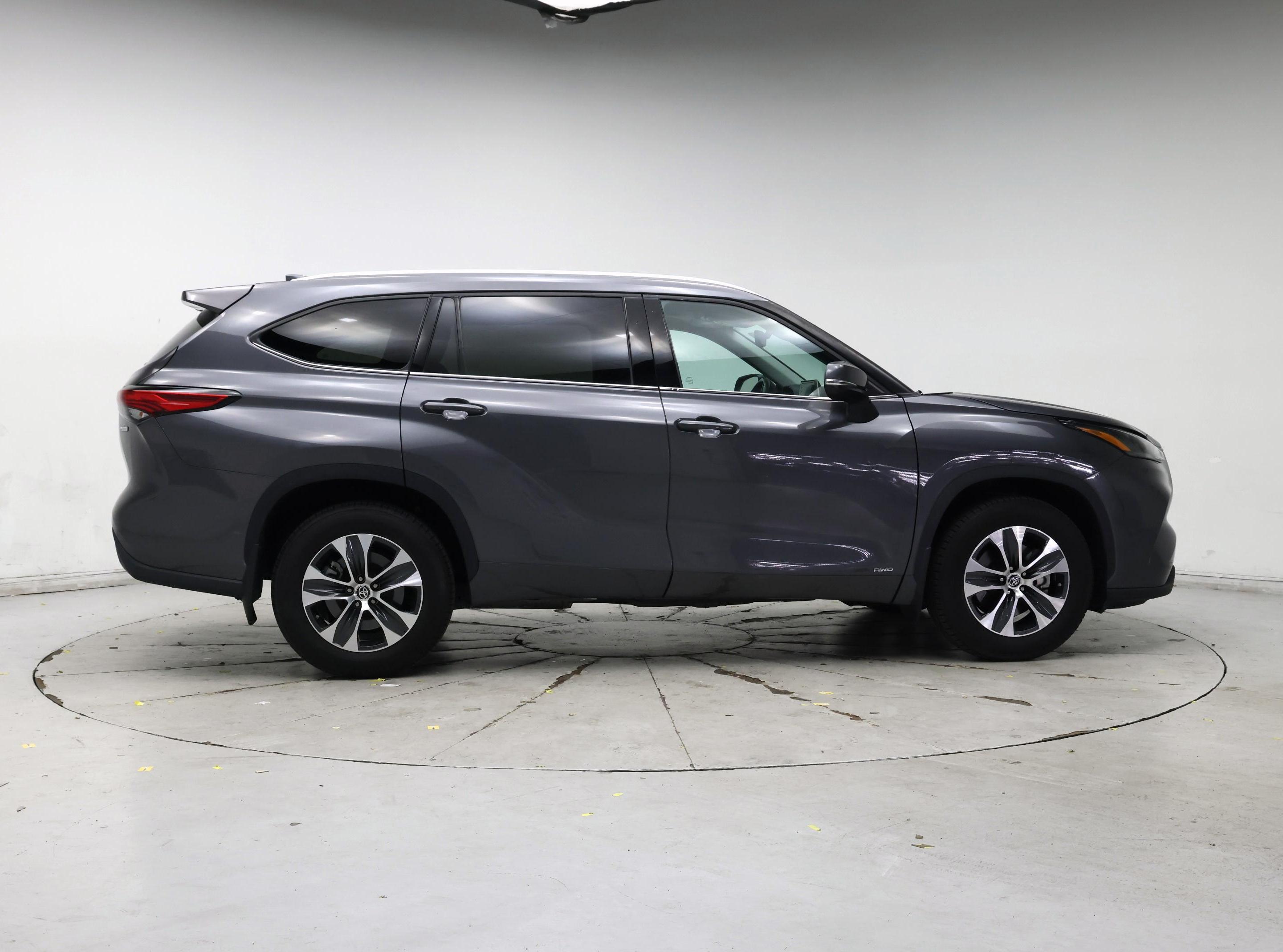 Thumbnail: 2022 Toyota Highlander - 7