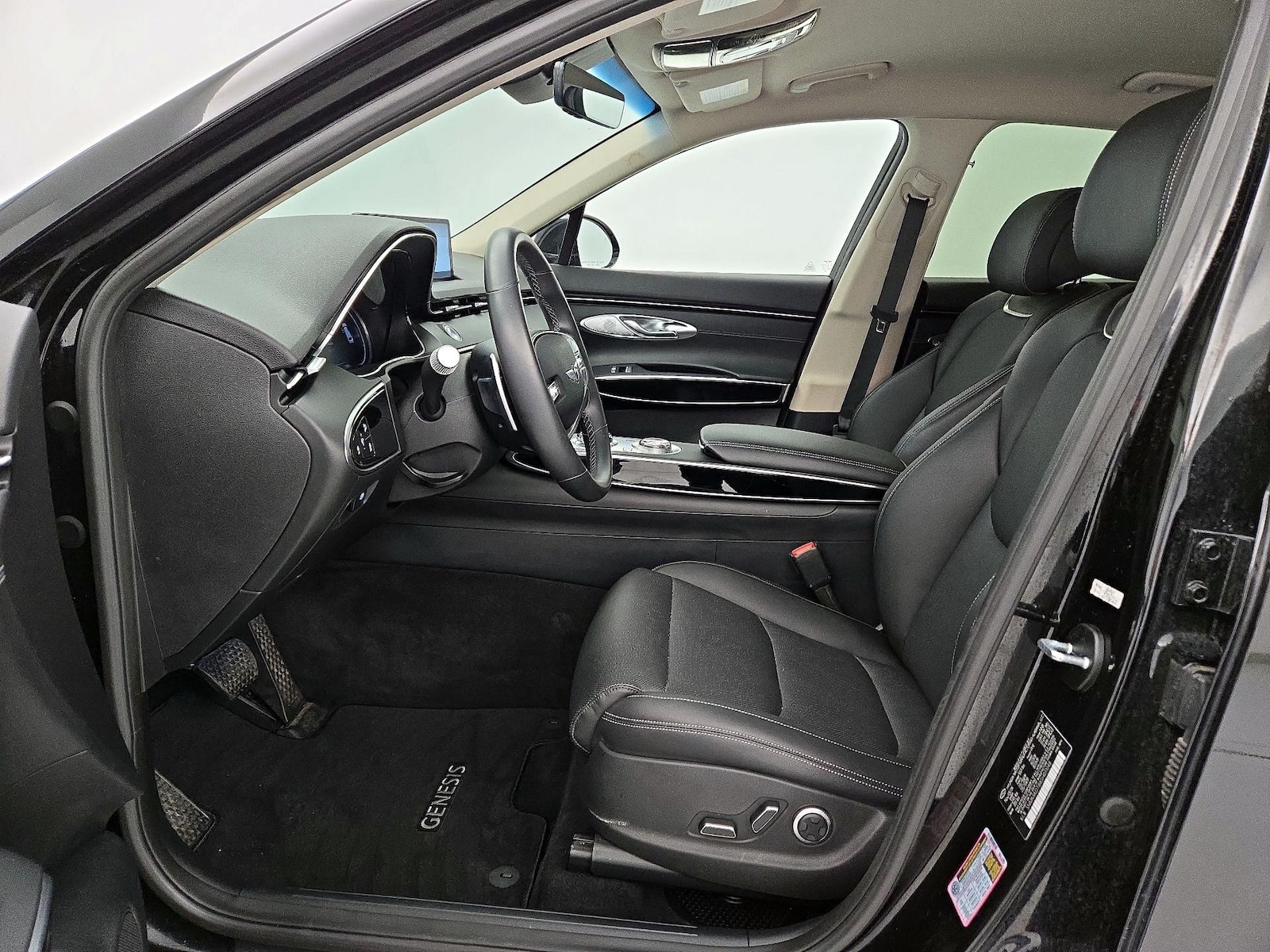 2025 GENESIS GV70 Standard - Photo 10