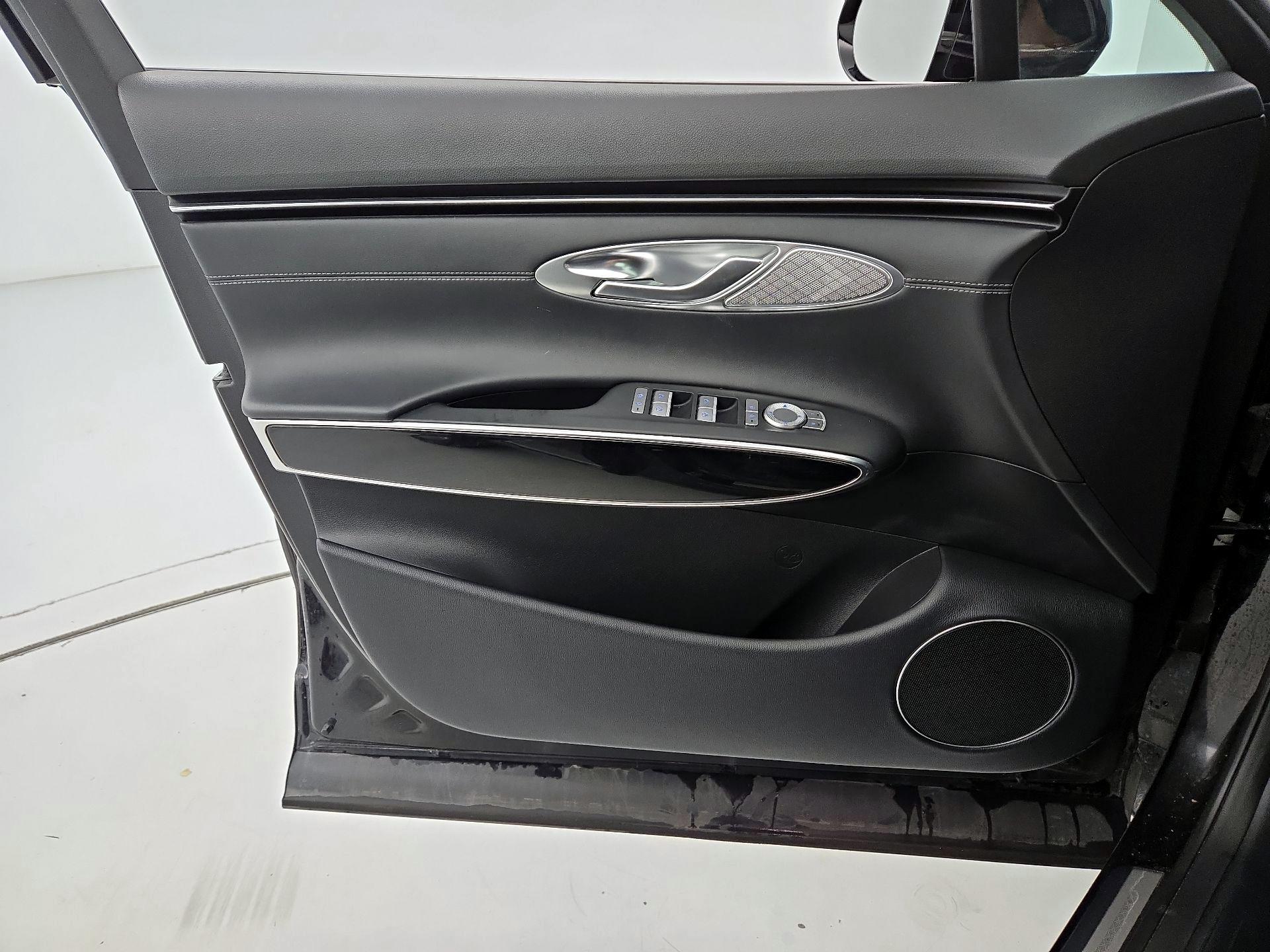 Thumbnail: 2025 Genesis GV70 - 10