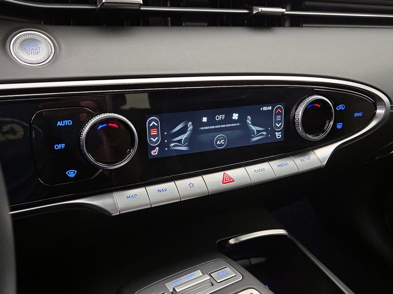 2025 GENESIS GV70 Standard - Photo 16