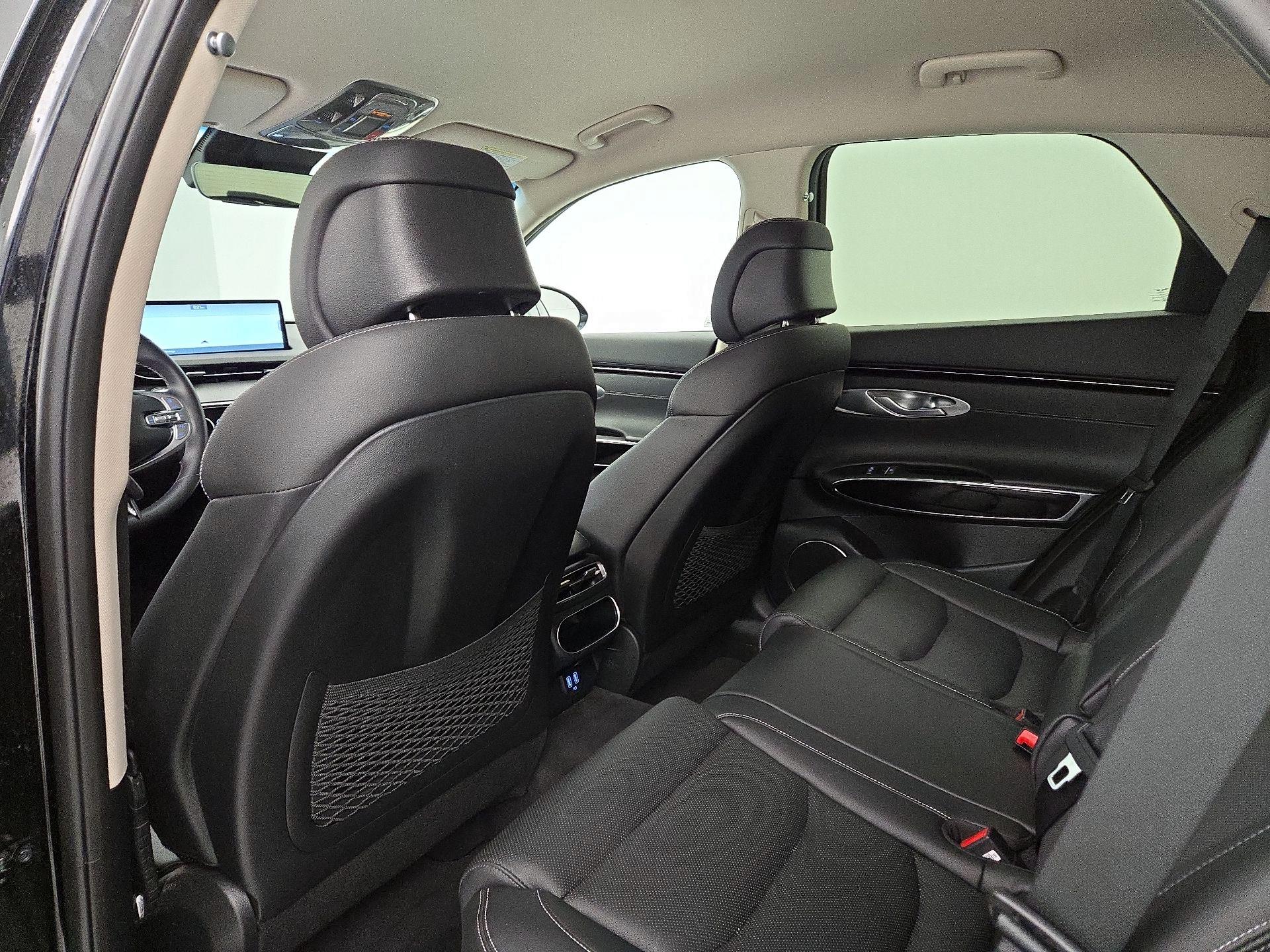 Thumbnail: 2025 Genesis GV70 - 18