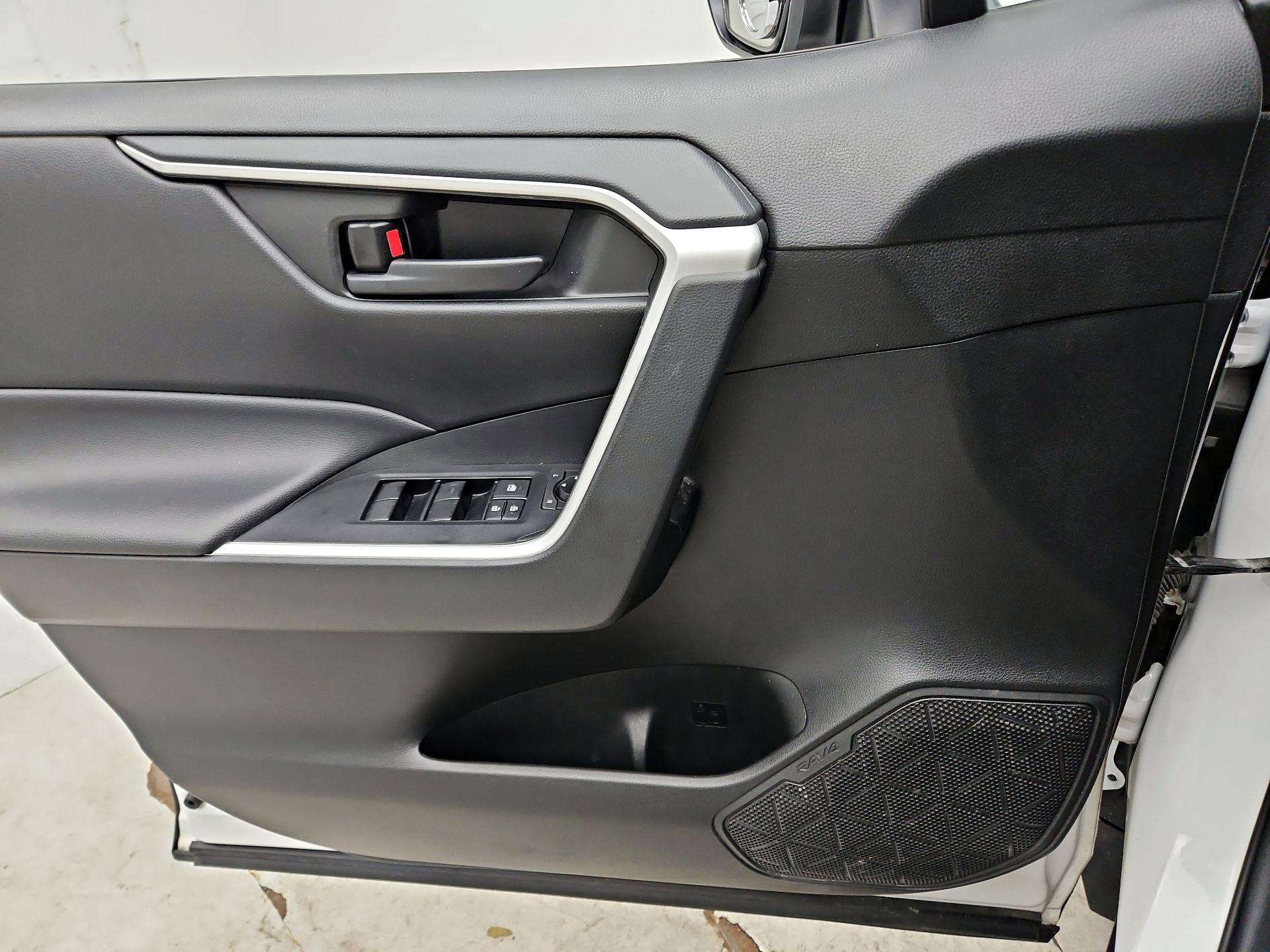 Thumbnail: 2021 Toyota RAV4 - 12