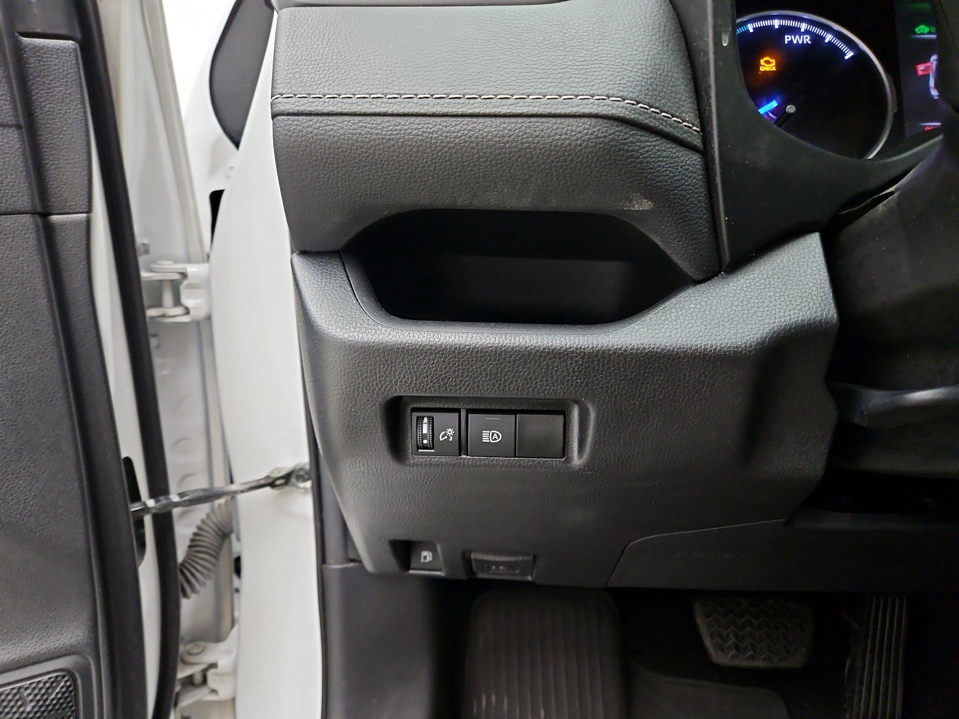 Thumbnail: 2021 Toyota RAV4 - 13