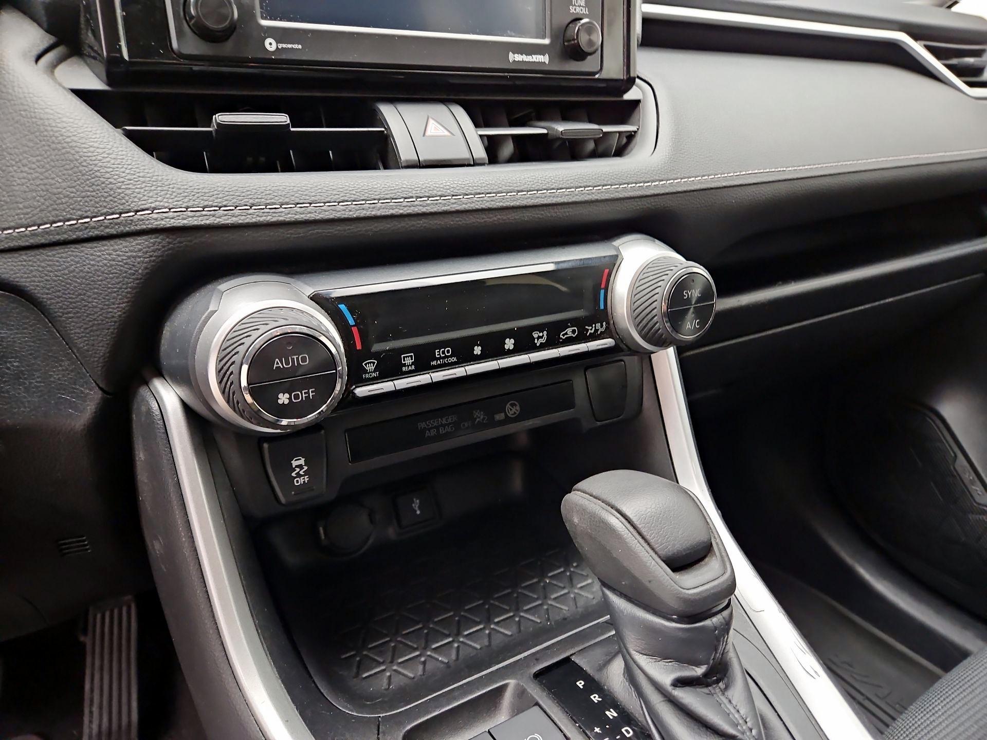 Thumbnail: 2021 Toyota RAV4 - 17