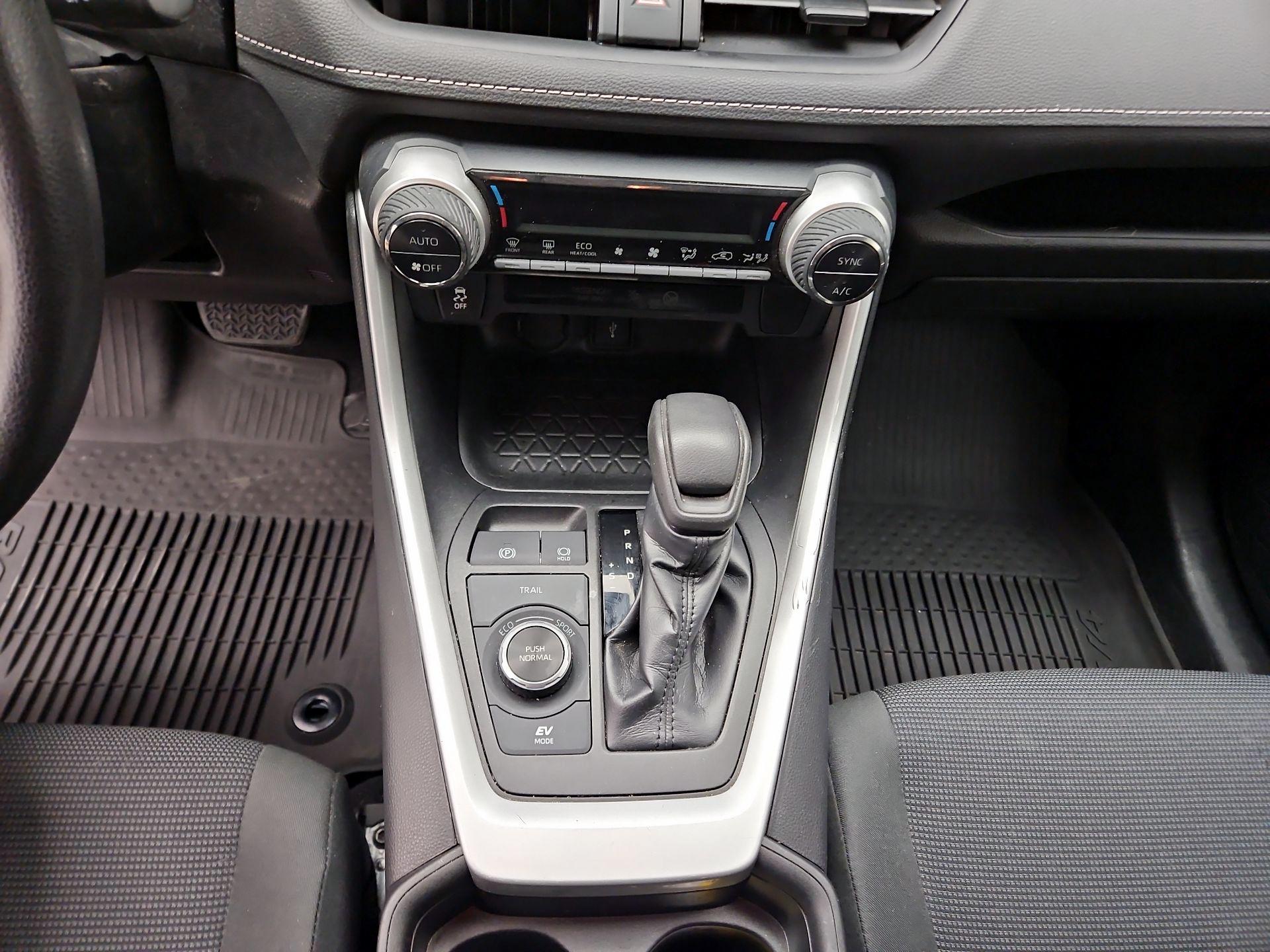 Thumbnail: 2021 Toyota RAV4 - 18