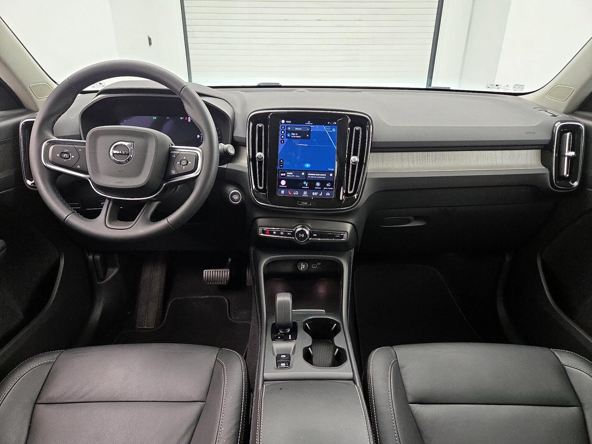 Thumbnail: 2023 Volvo XC40 - 9