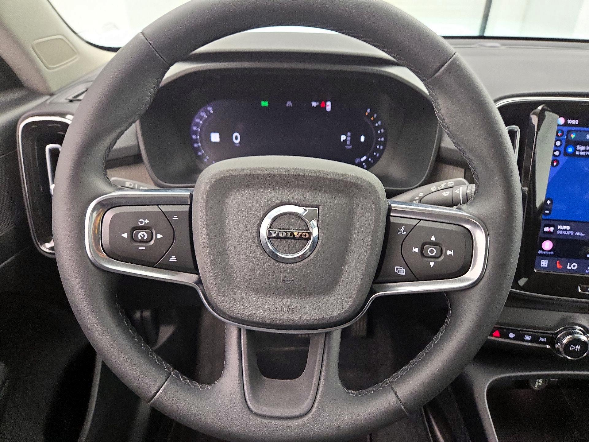 Thumbnail: 2023 Volvo XC40 - 10