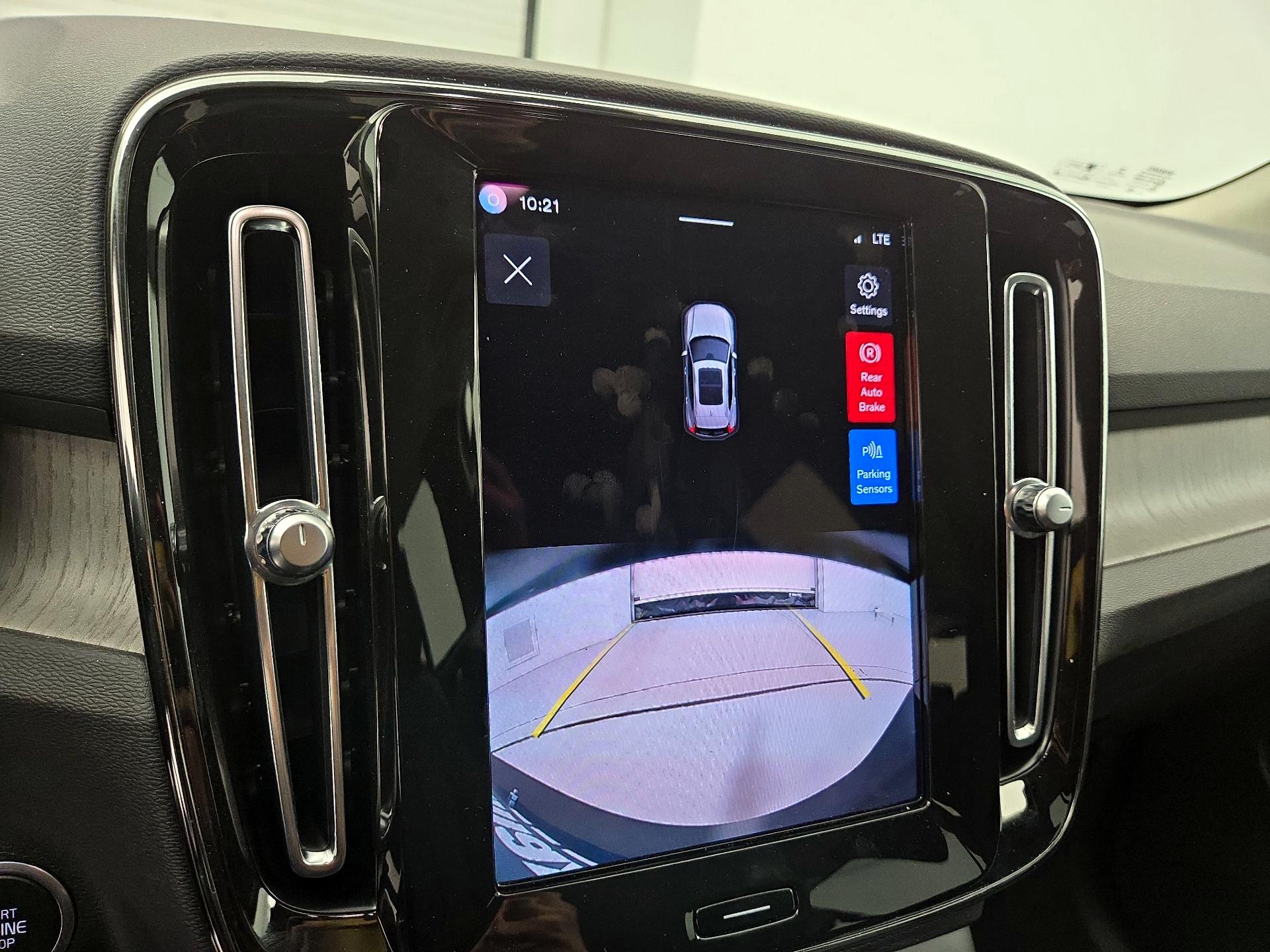 Thumbnail: 2023 Volvo XC40 - 14