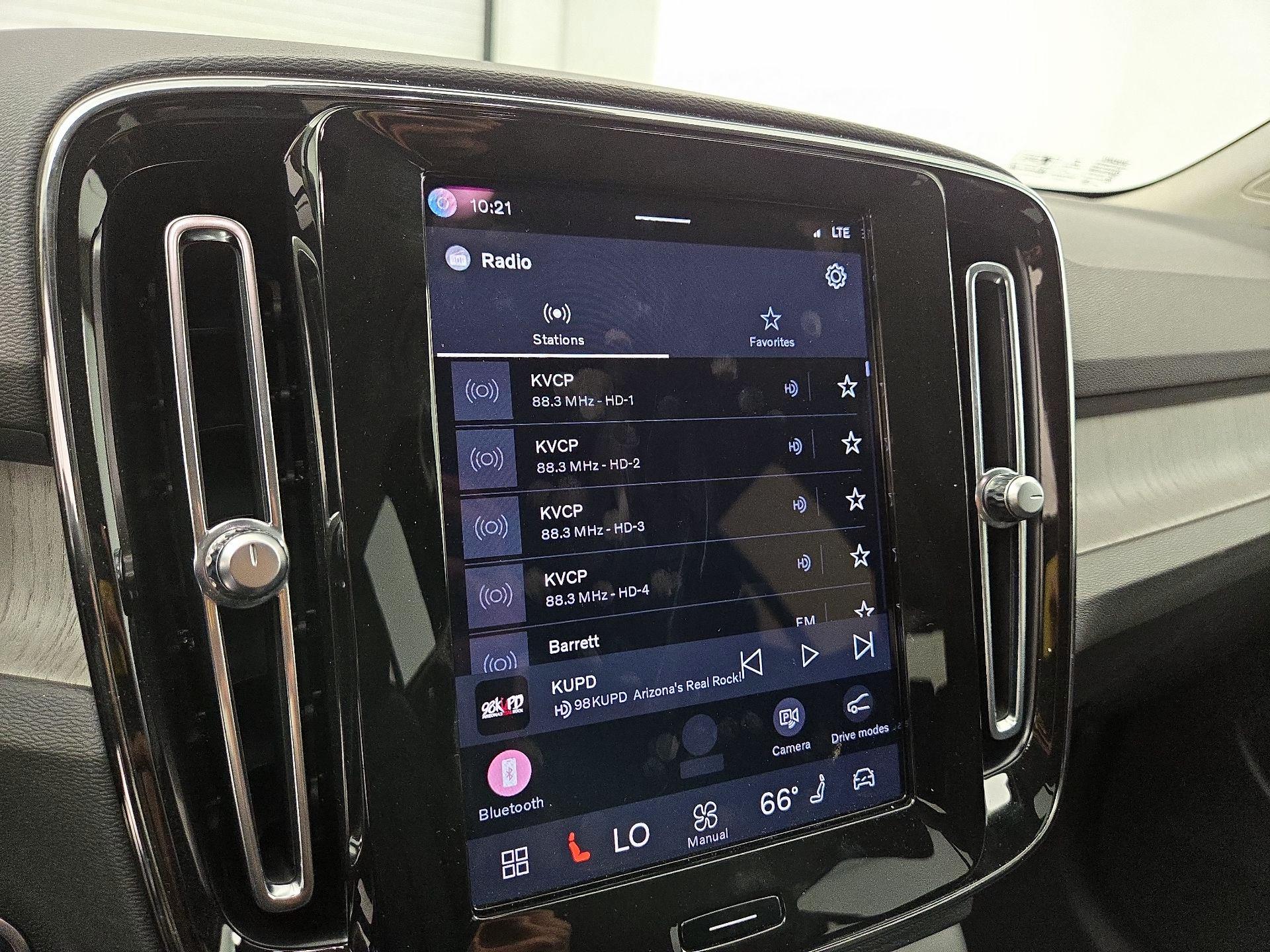 Thumbnail: 2023 Volvo XC40 - 15