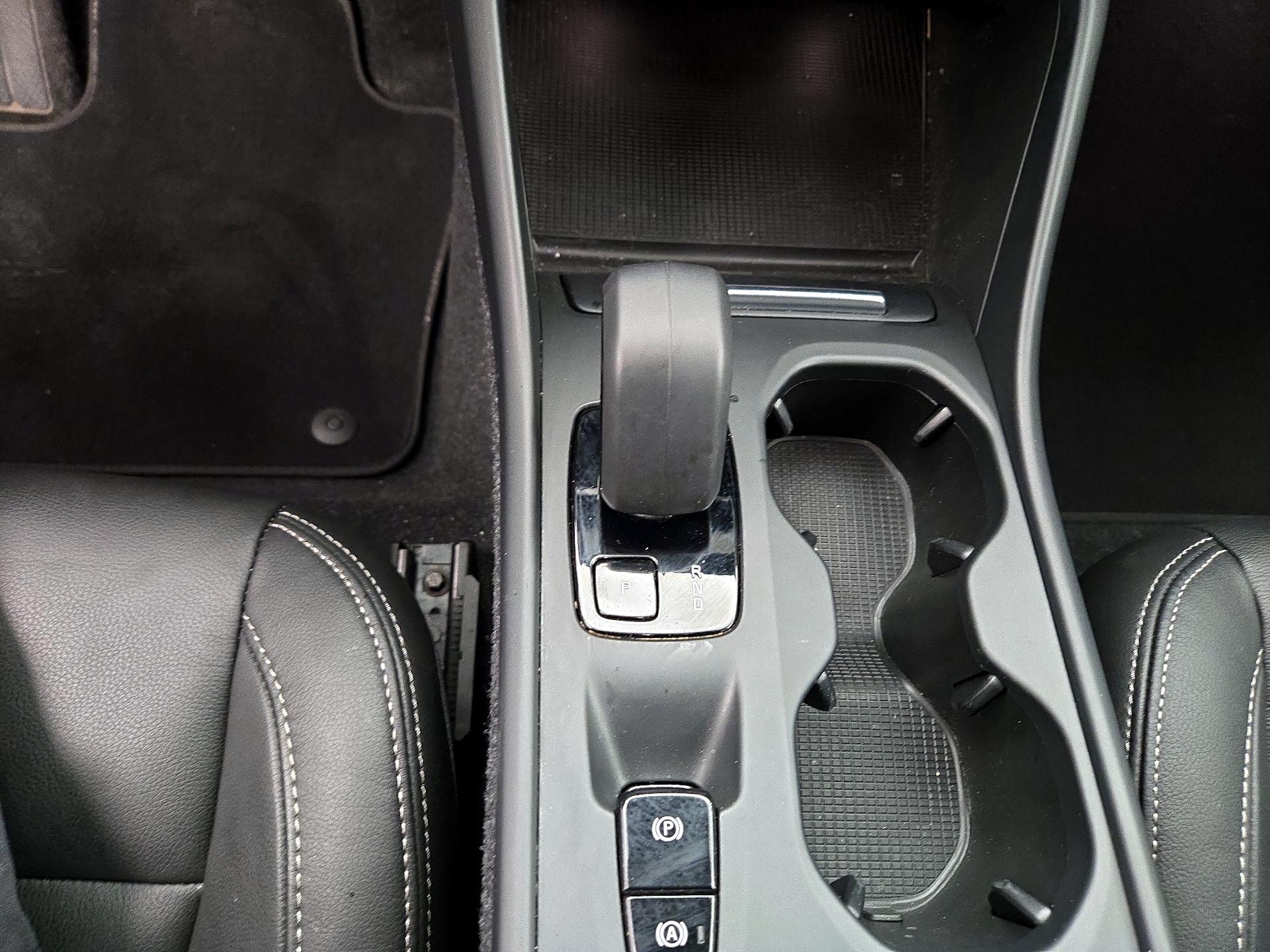 Thumbnail: 2023 Volvo XC40 - 17