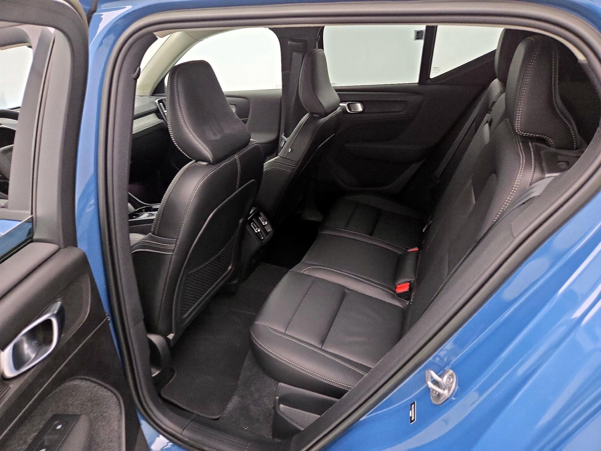 Thumbnail: 2023 Volvo XC40 - 19