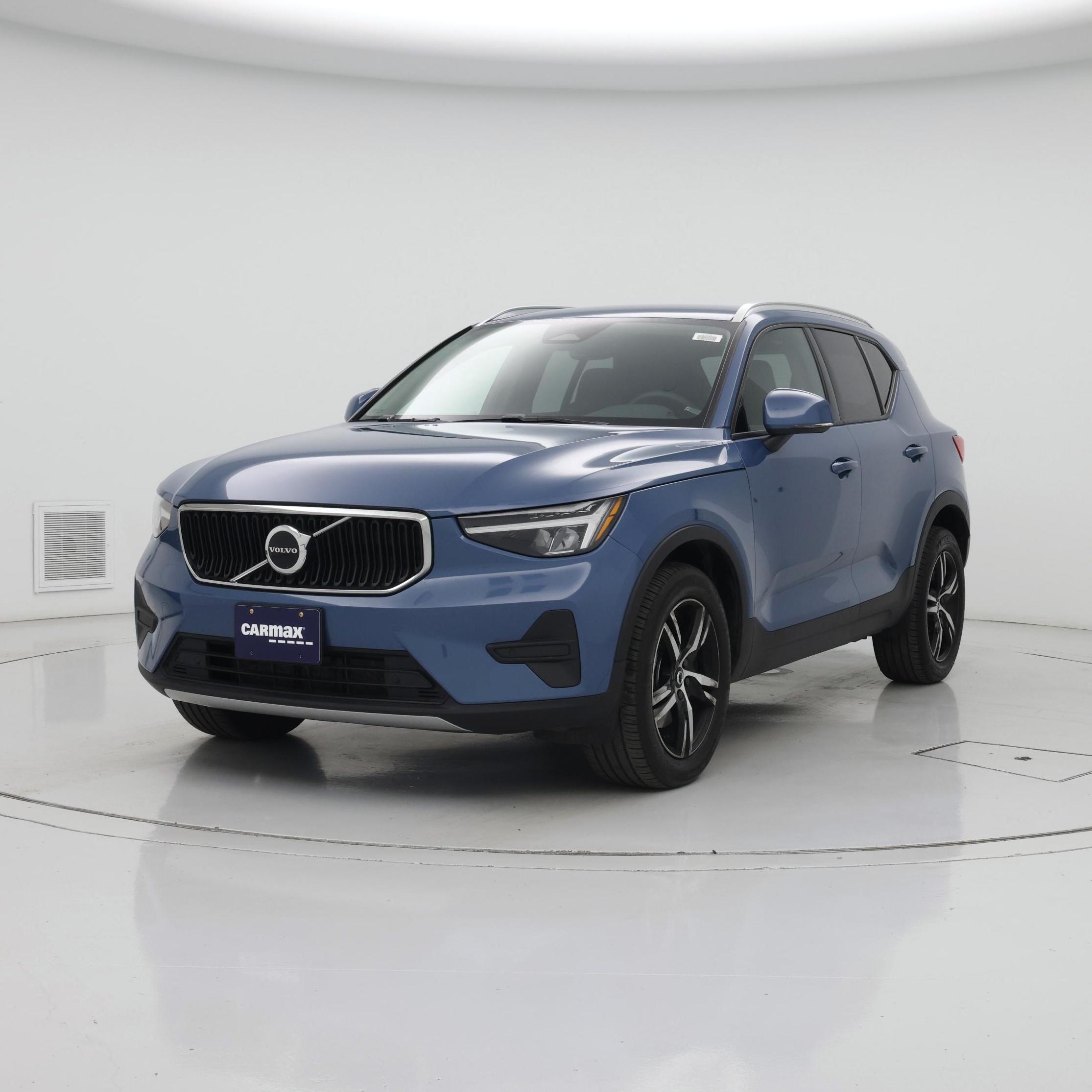 Thumbnail: 2023 Volvo XC40 - 4