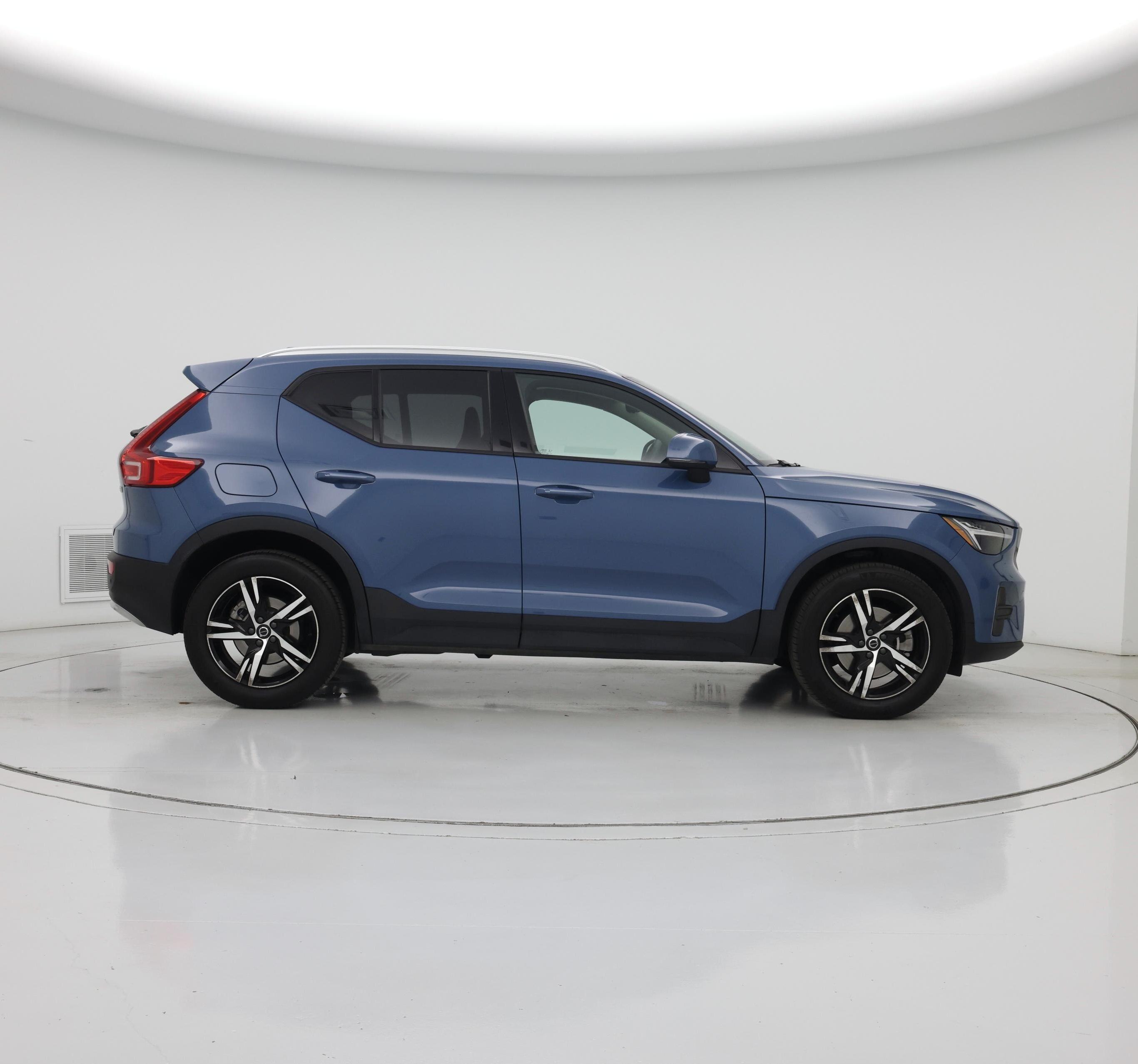 Thumbnail: 2023 Volvo XC40 - 7