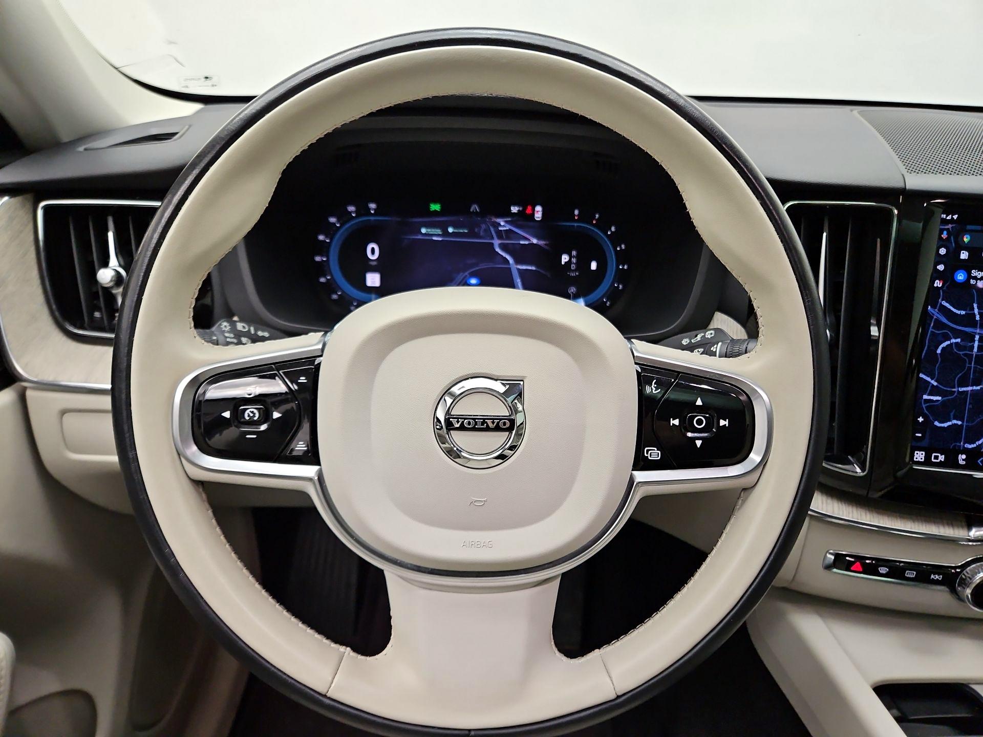 Thumbnail: 2023 Volvo XC60 - 10