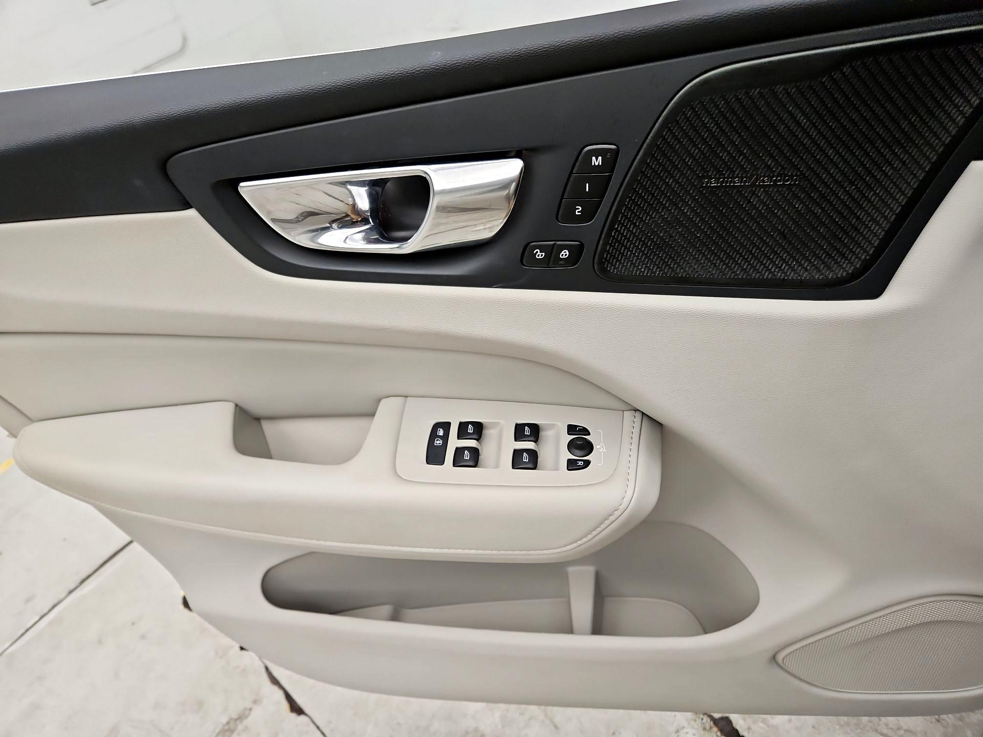 Thumbnail: 2023 Volvo XC60 - 12