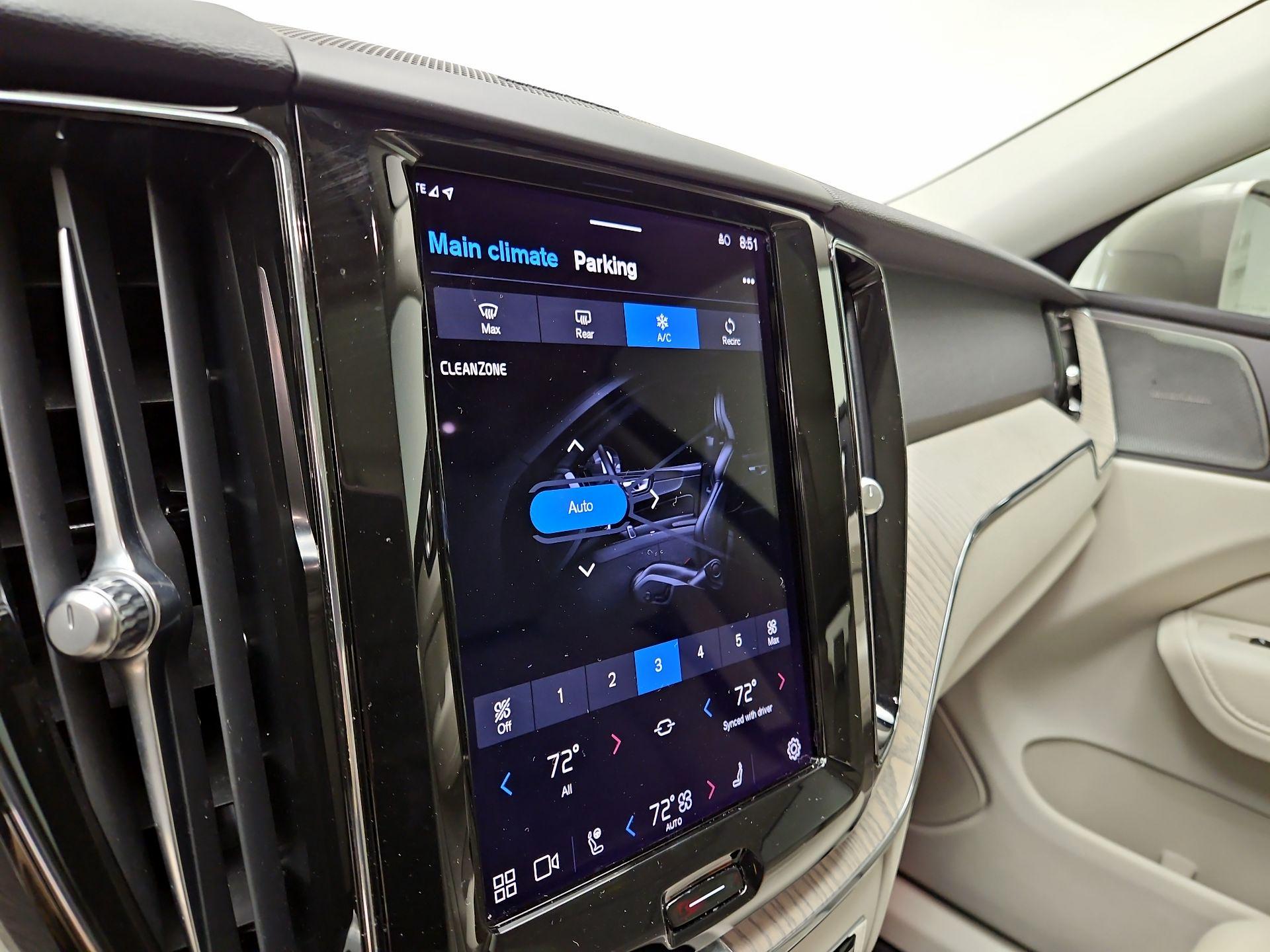 Thumbnail: 2023 Volvo XC60 - 17