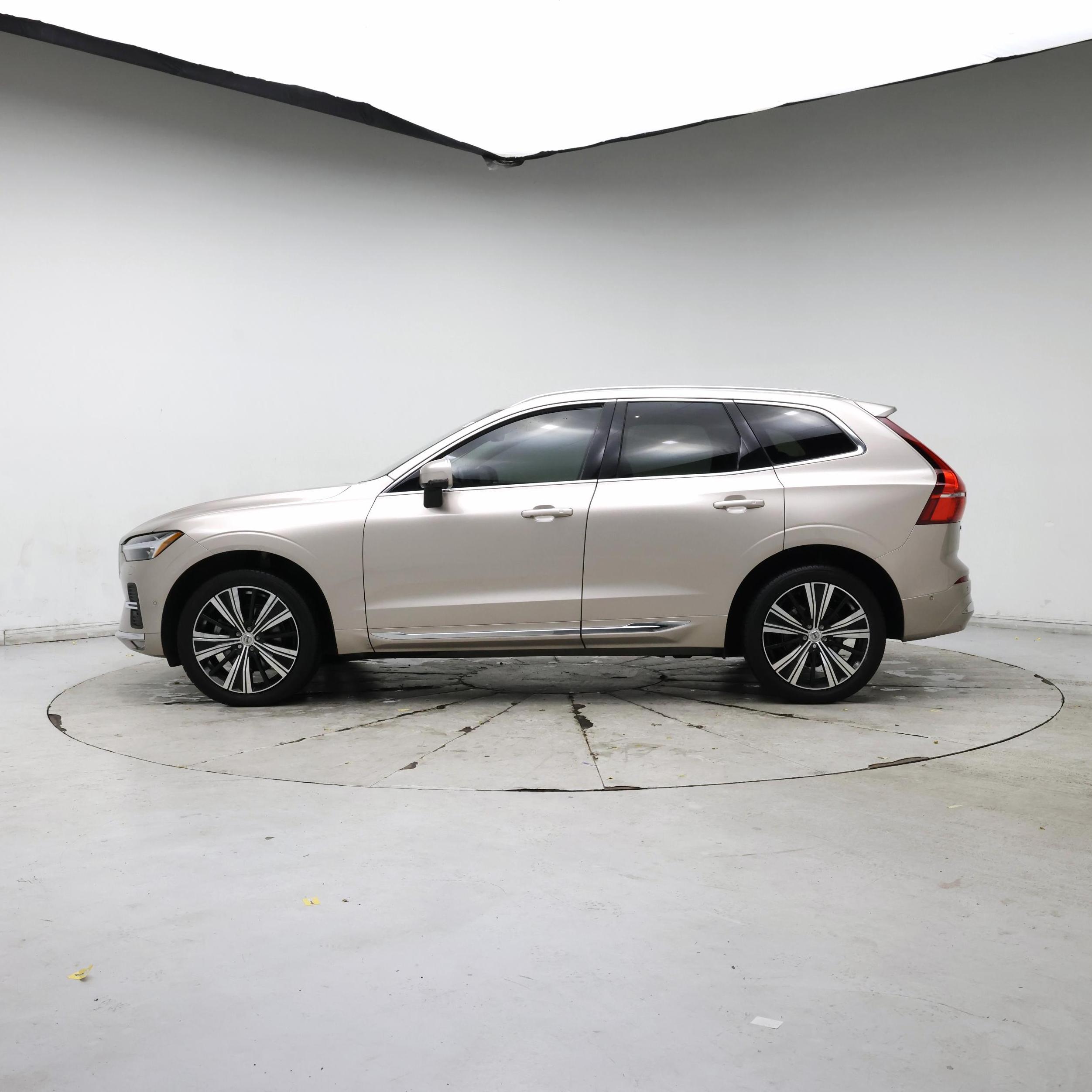 Thumbnail: 2023 Volvo XC60 - 3