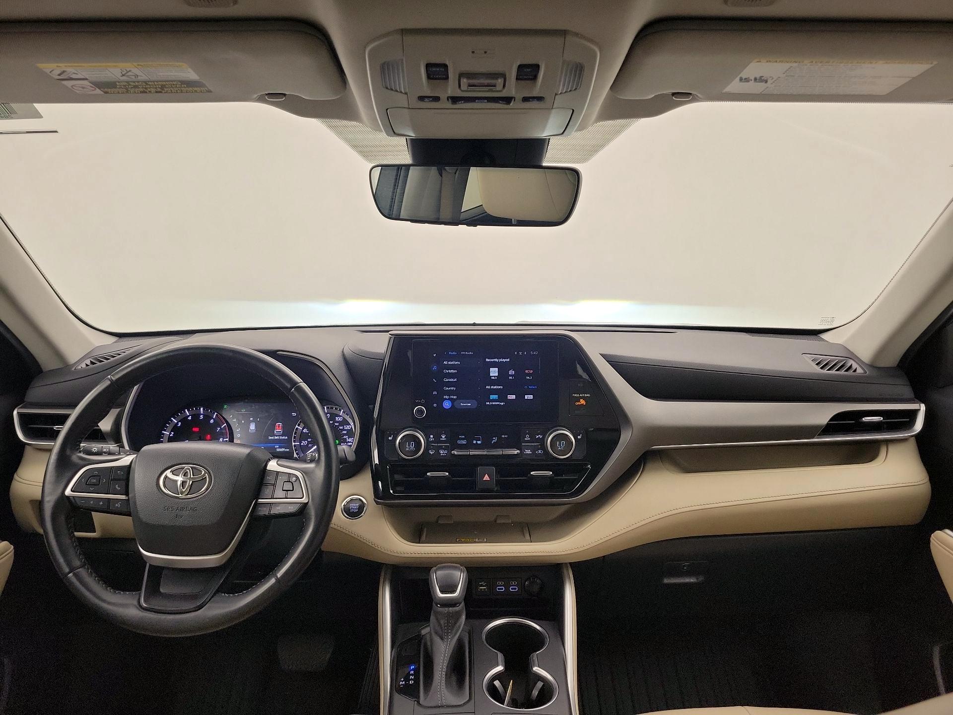 Thumbnail: 2023 Toyota Highlander - 9