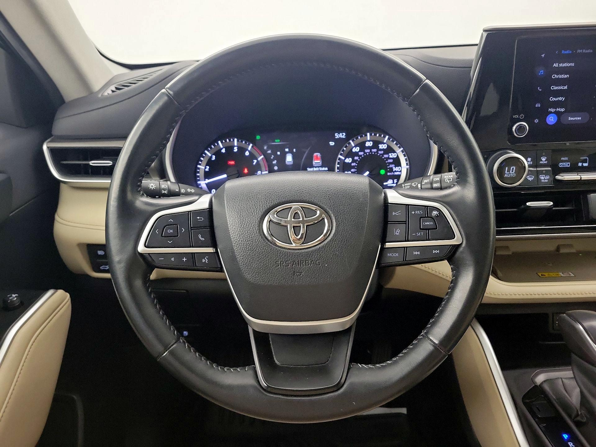 Thumbnail: 2023 Toyota Highlander - 10