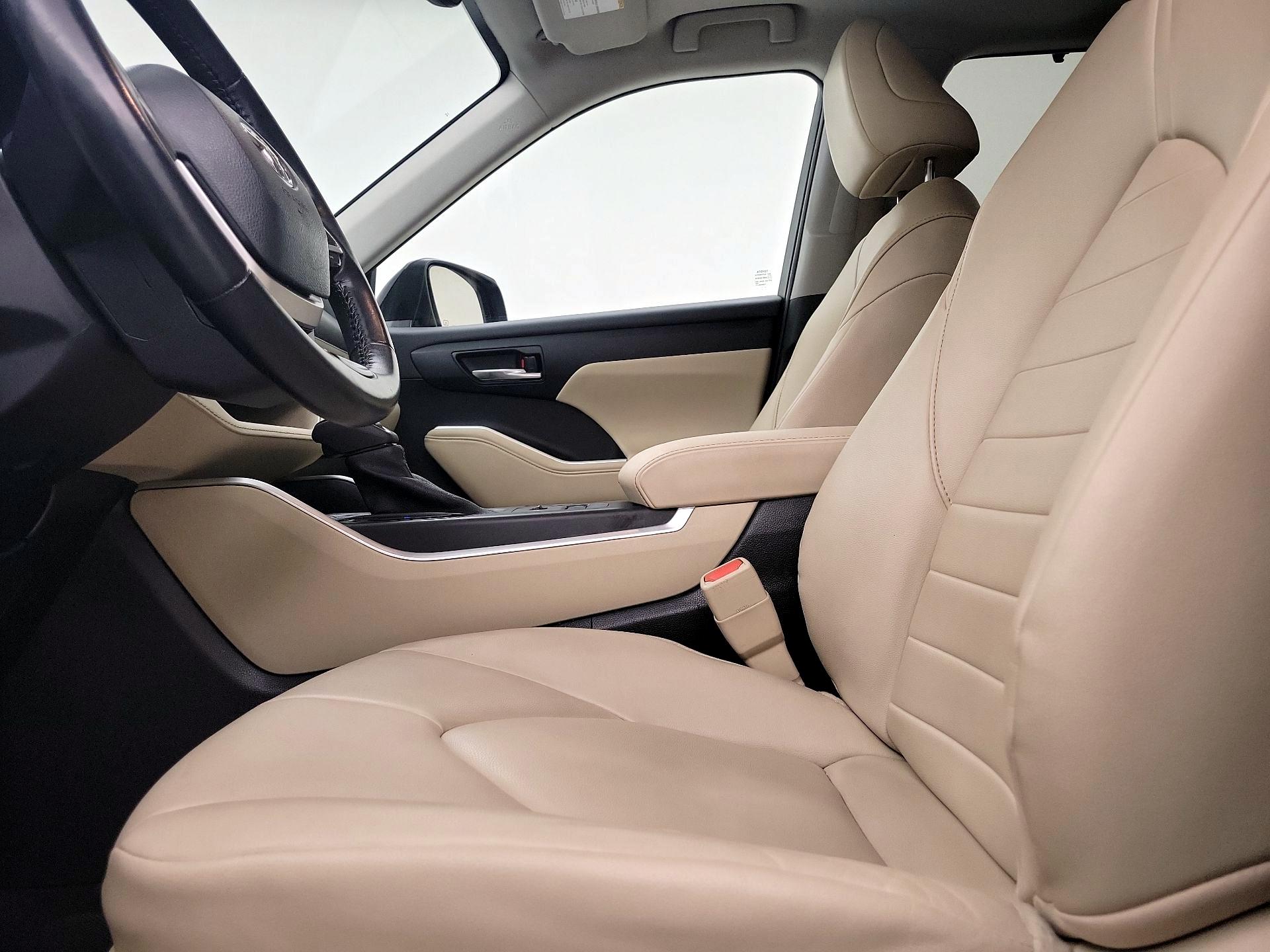 Thumbnail: 2023 Toyota Highlander - 11