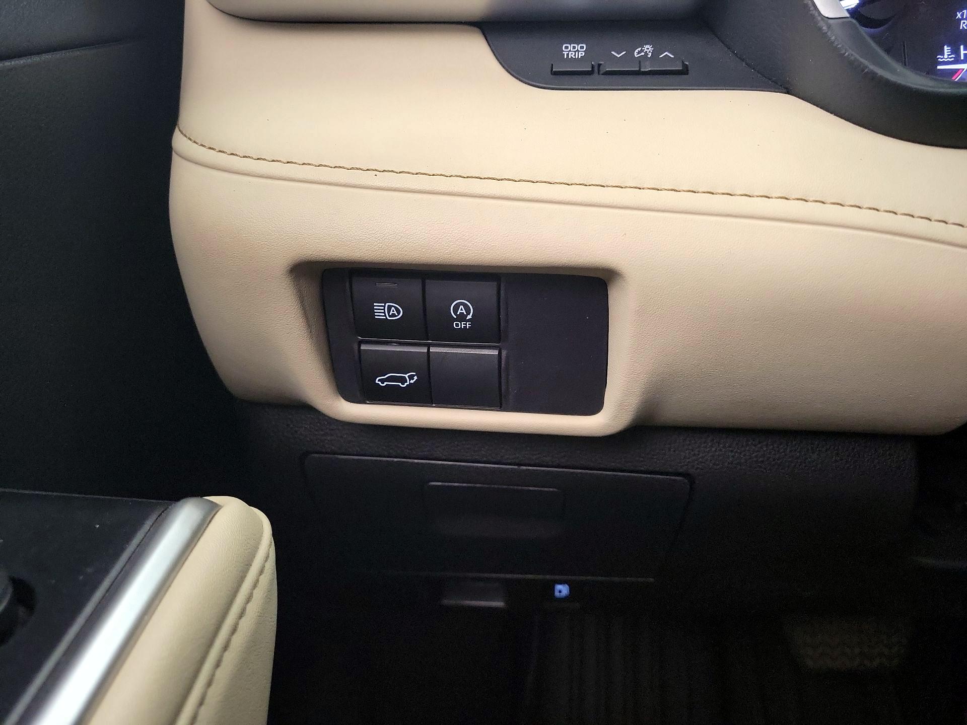 Thumbnail: 2023 Toyota Highlander - 13