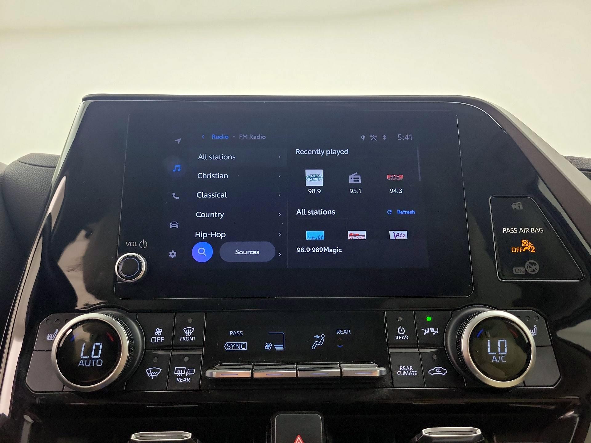 Thumbnail: 2023 Toyota Highlander - 15