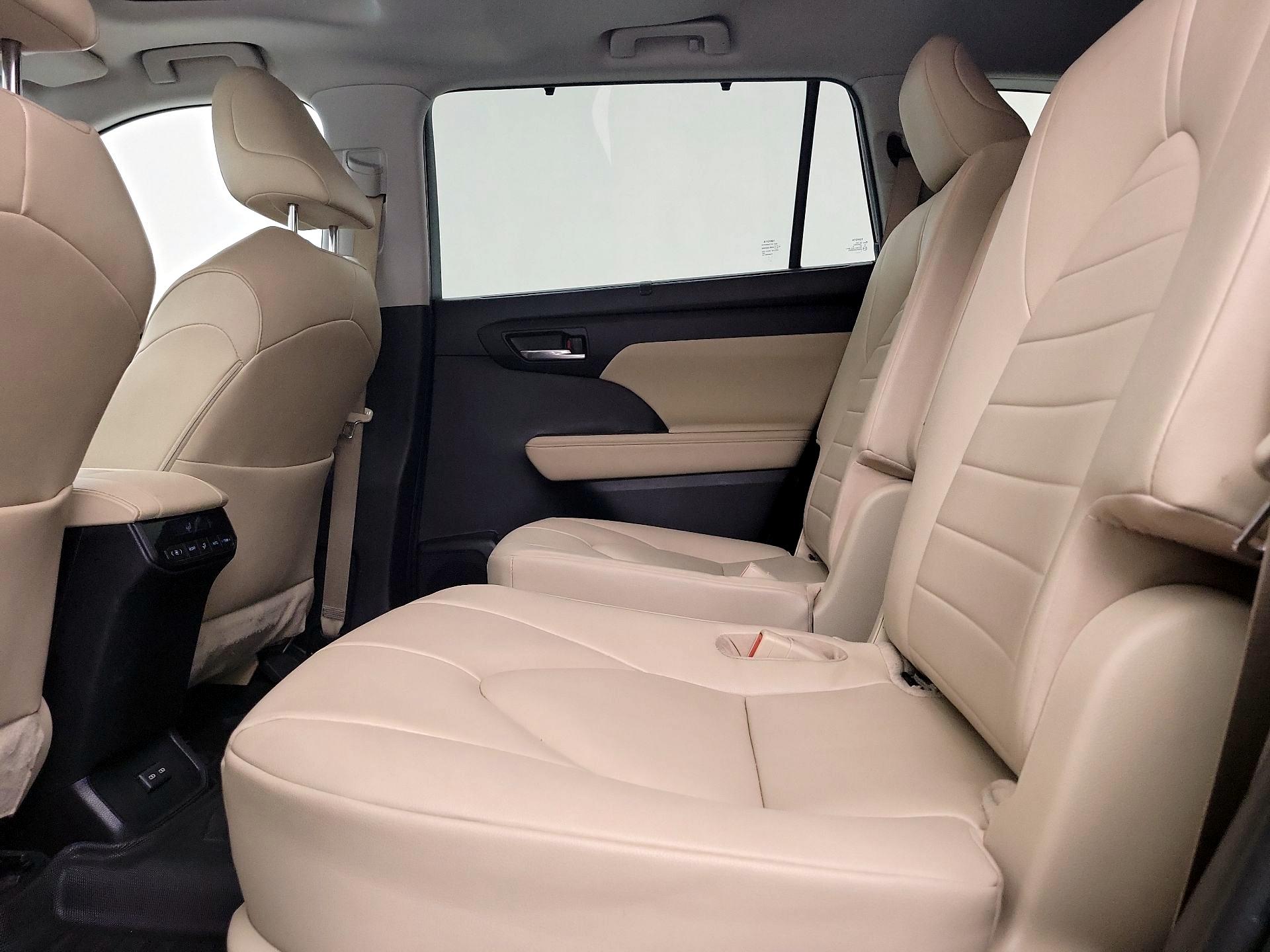 Thumbnail: 2023 Toyota Highlander - 19