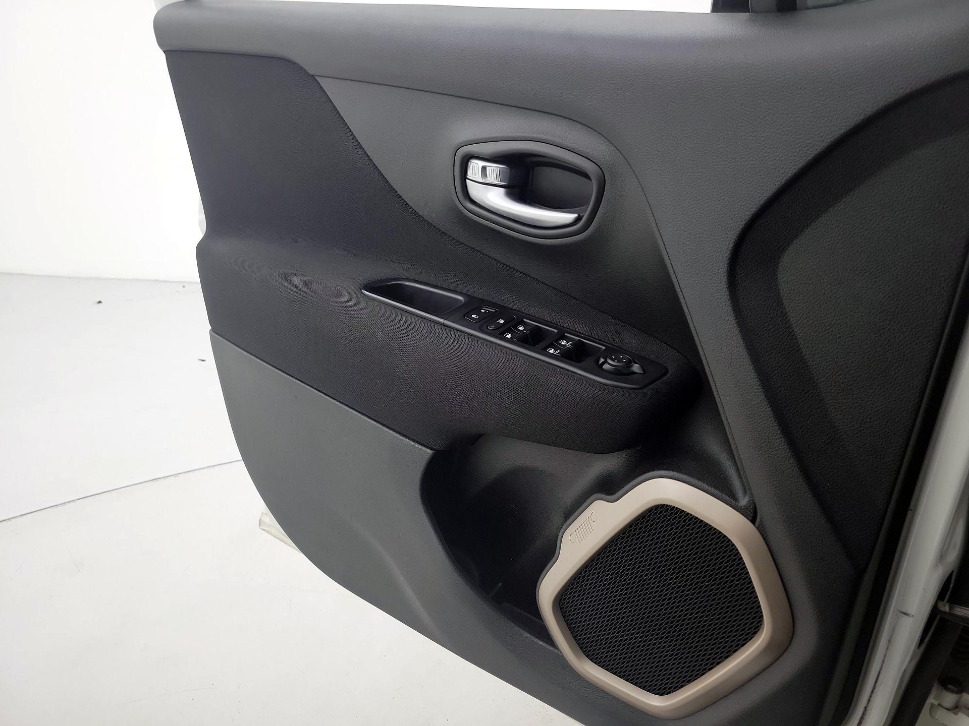 Thumbnail: 2017 Jeep Renegade - 12
