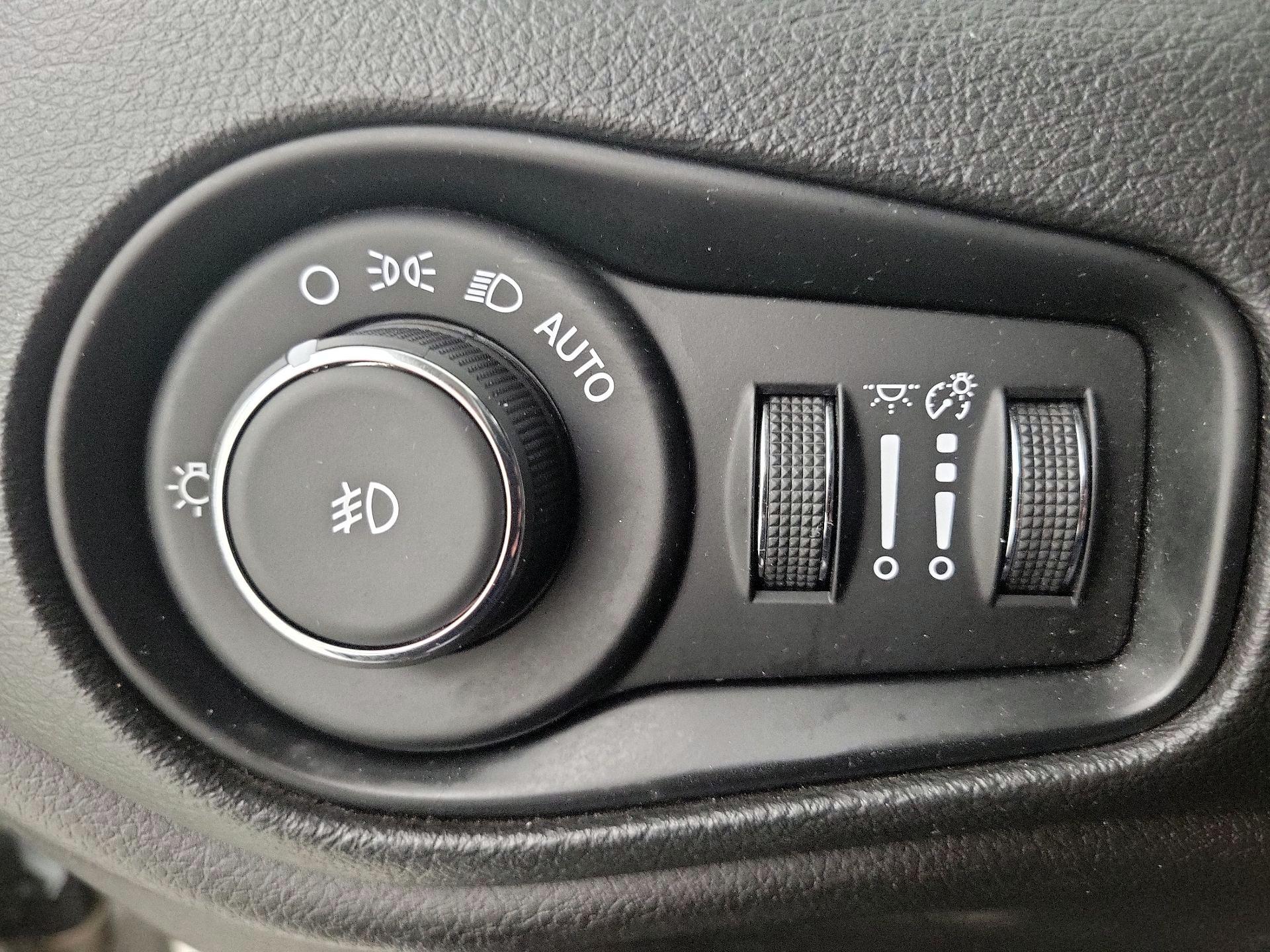 Thumbnail: 2017 Jeep Renegade - 13