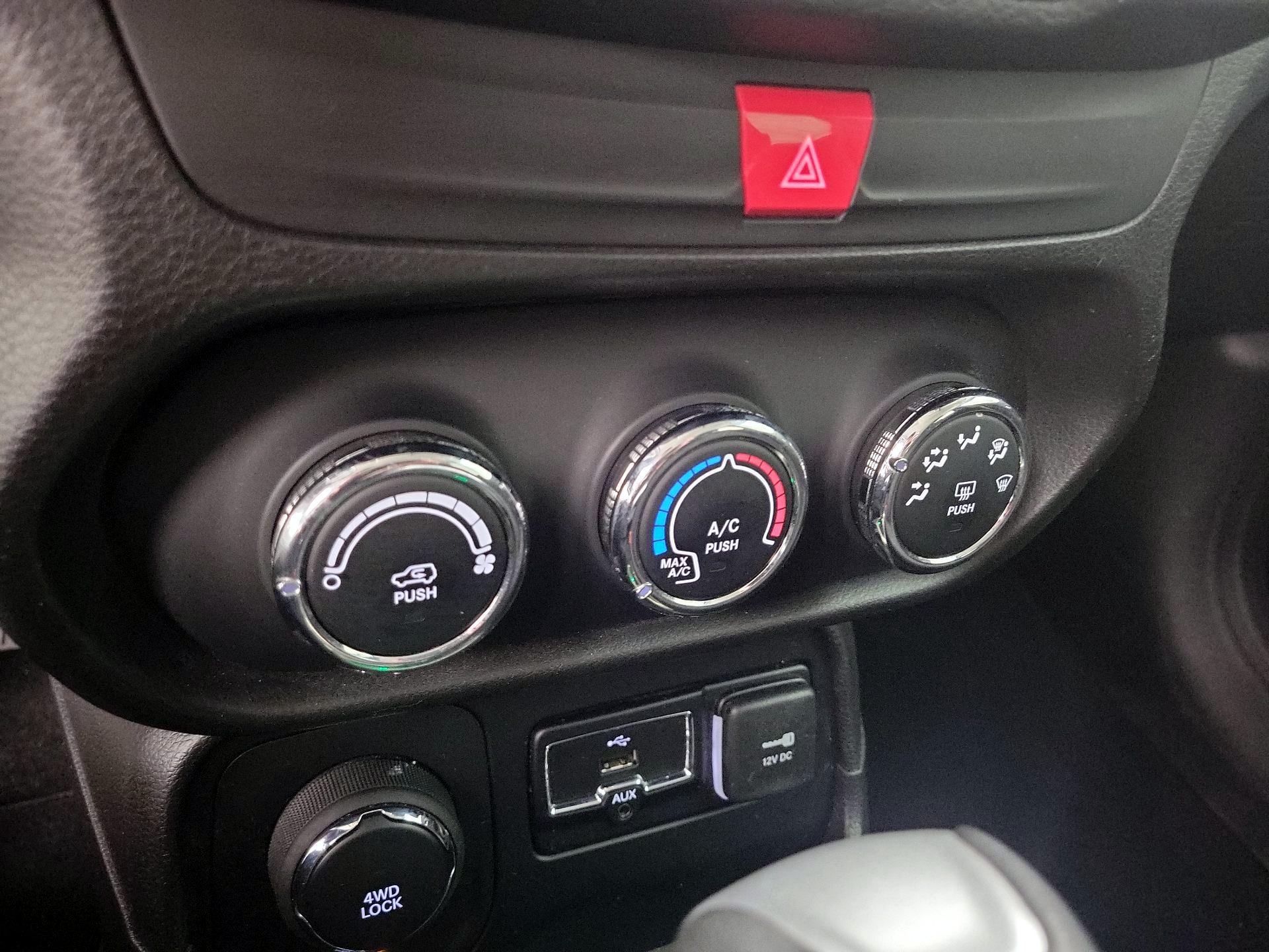 Thumbnail: 2017 Jeep Renegade - 16