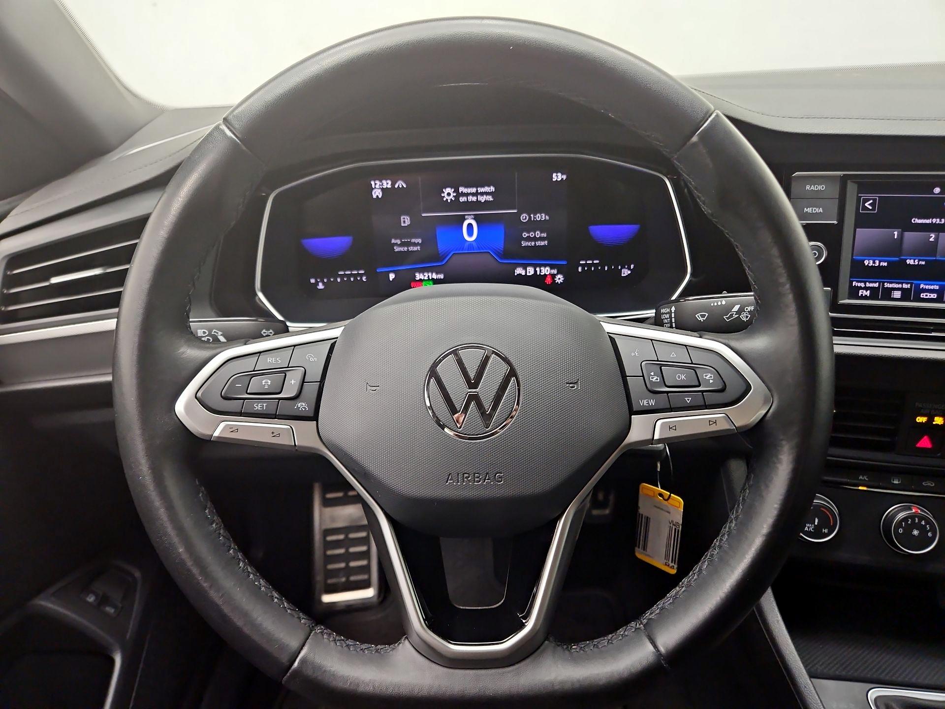 Thumbnail: 2023 Volkswagen Jetta - 10