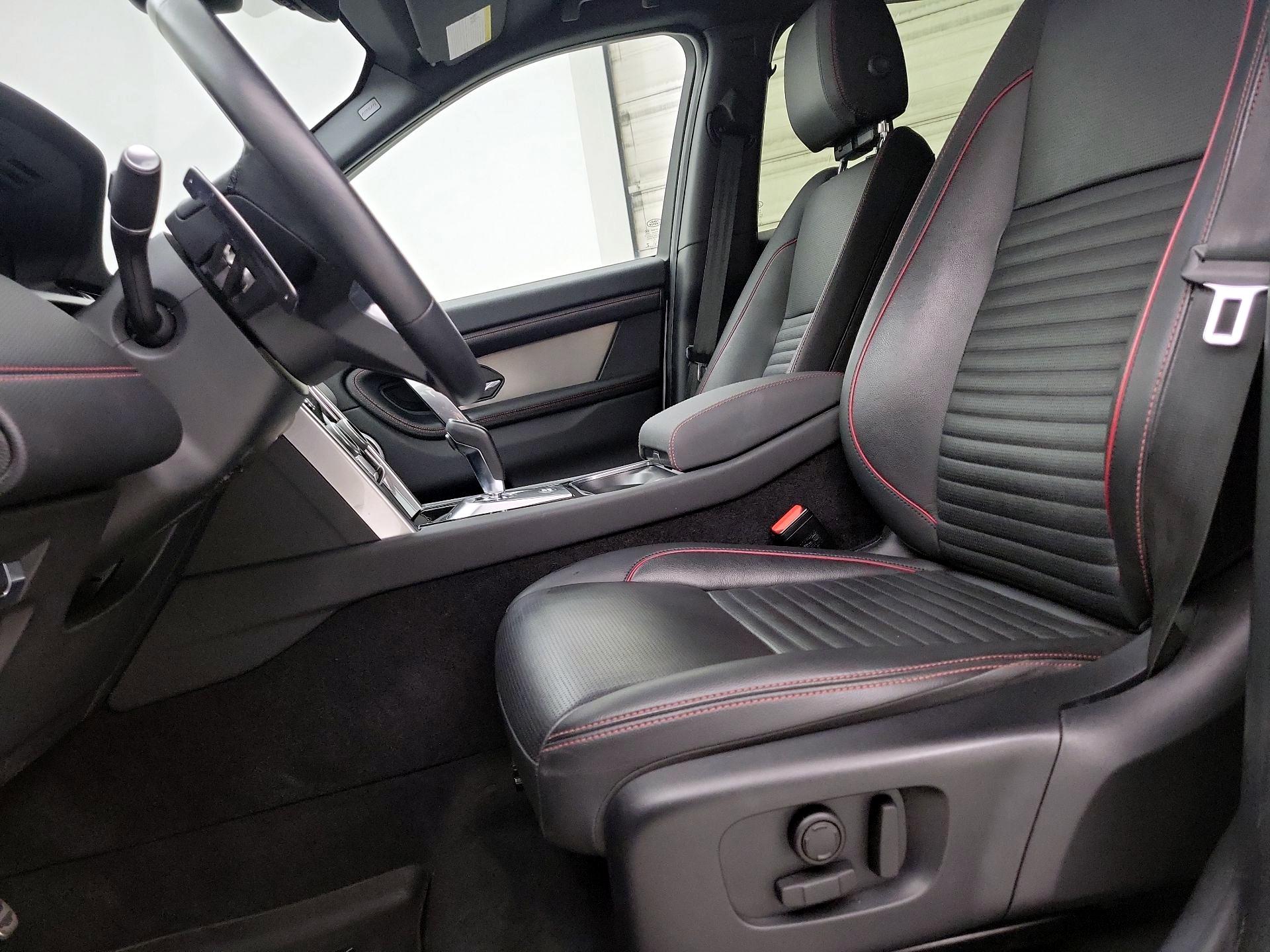 Thumbnail: 2023 Land Rover Discovery Sport - 11