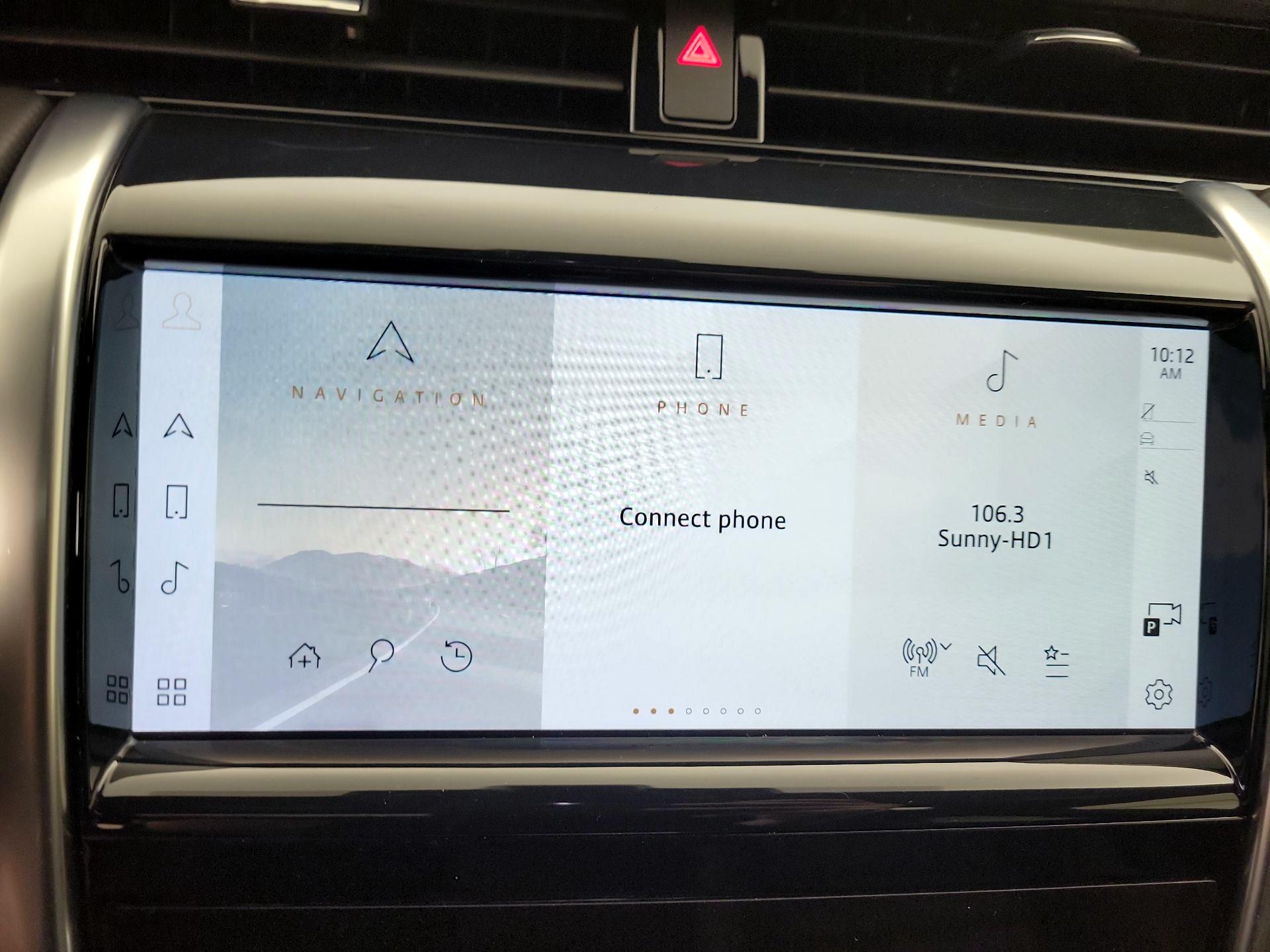 Thumbnail: 2023 Land Rover Discovery Sport - 16