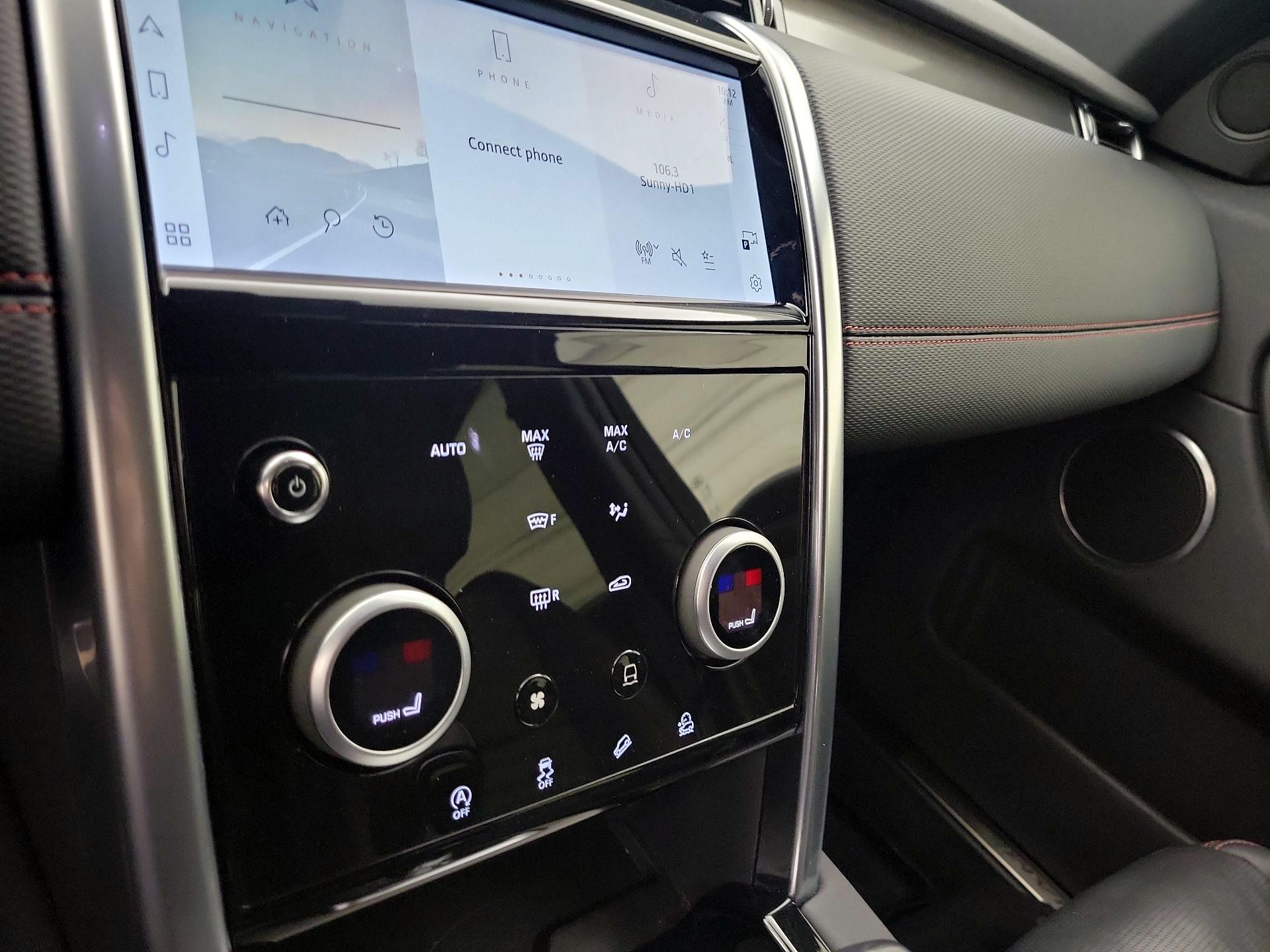 Thumbnail: 2023 Land Rover Discovery Sport - 17