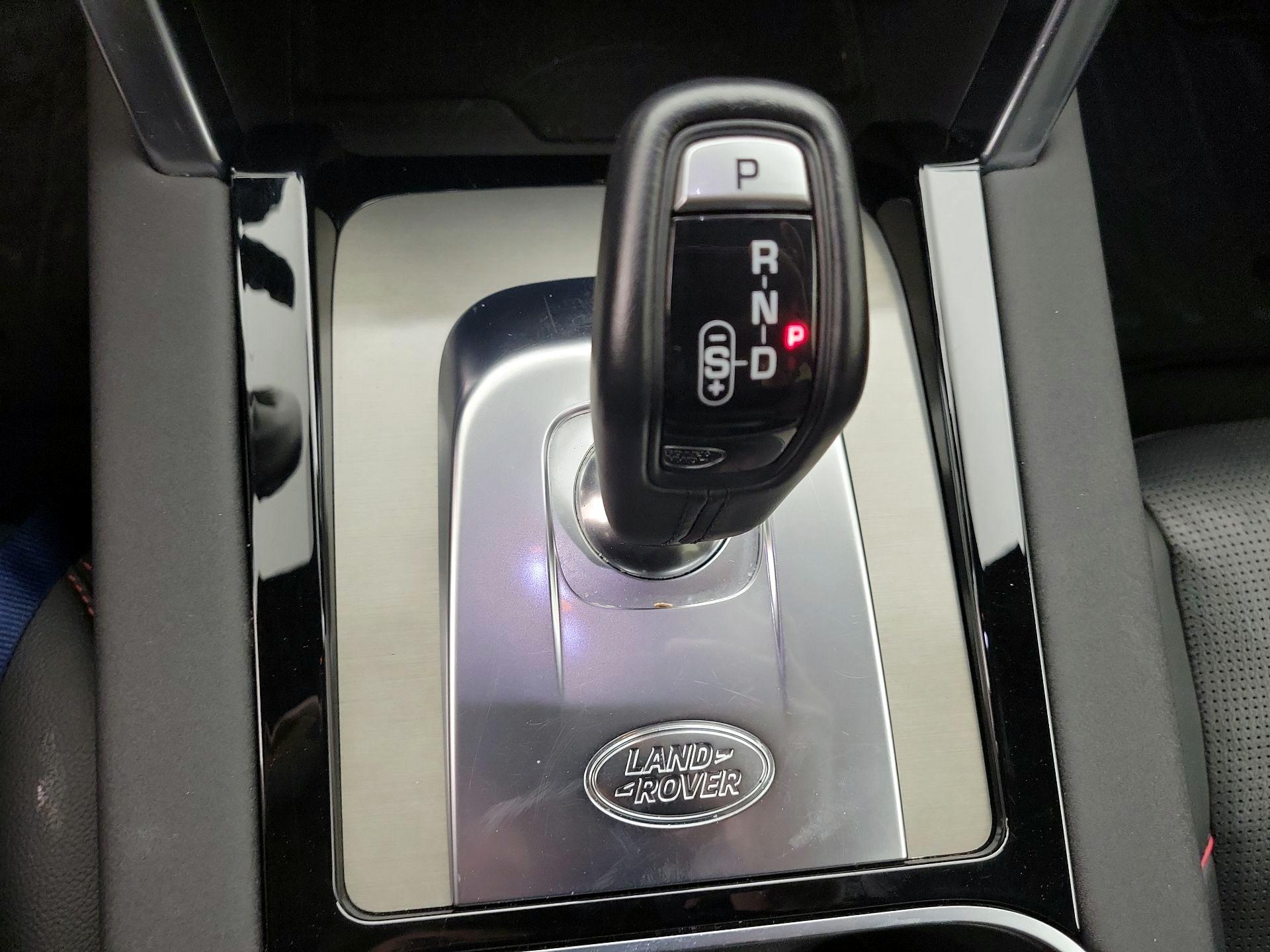 Thumbnail: 2023 Land Rover Discovery Sport - 18