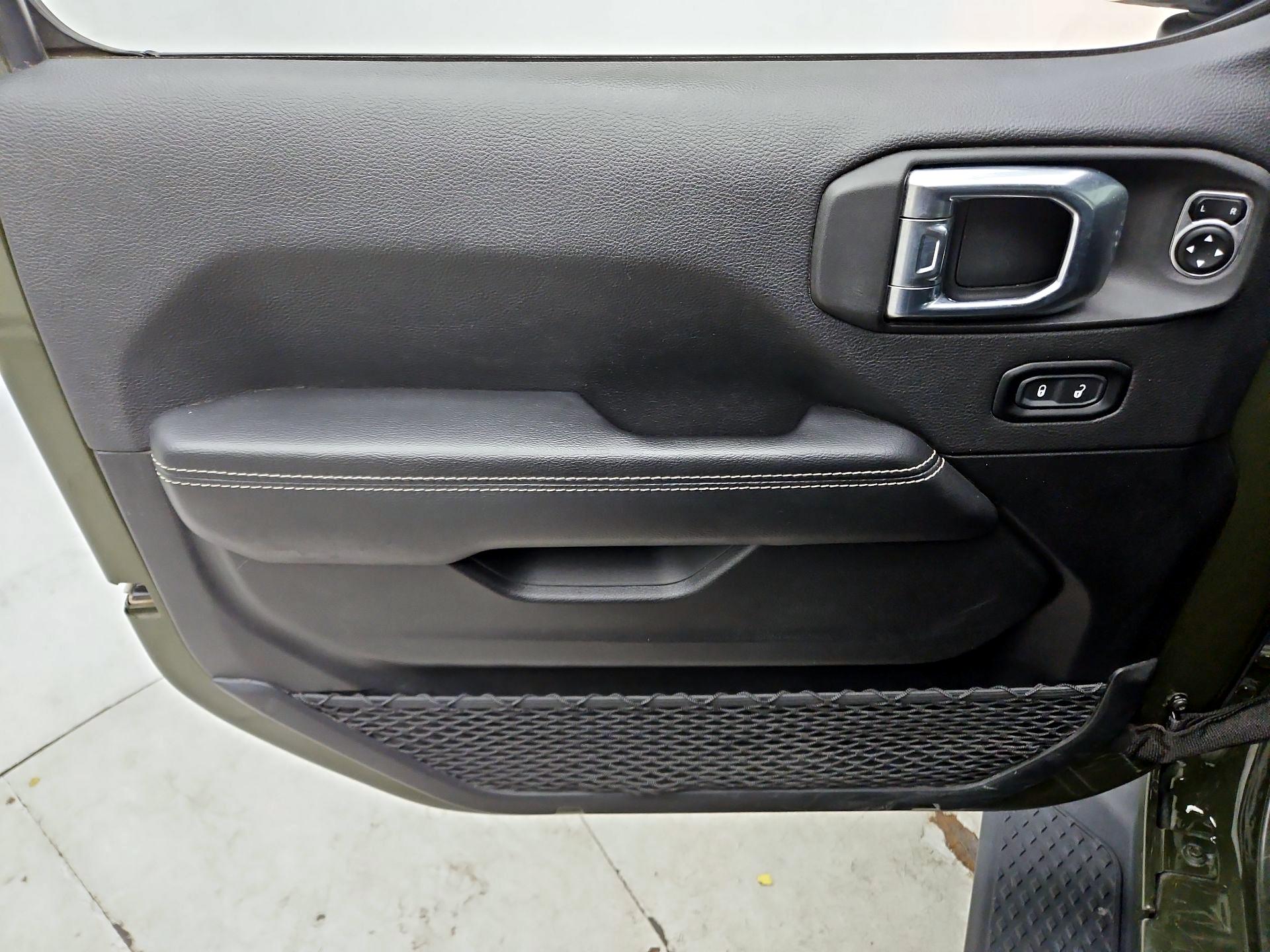 Thumbnail: 2021 Jeep Gladiator - 12