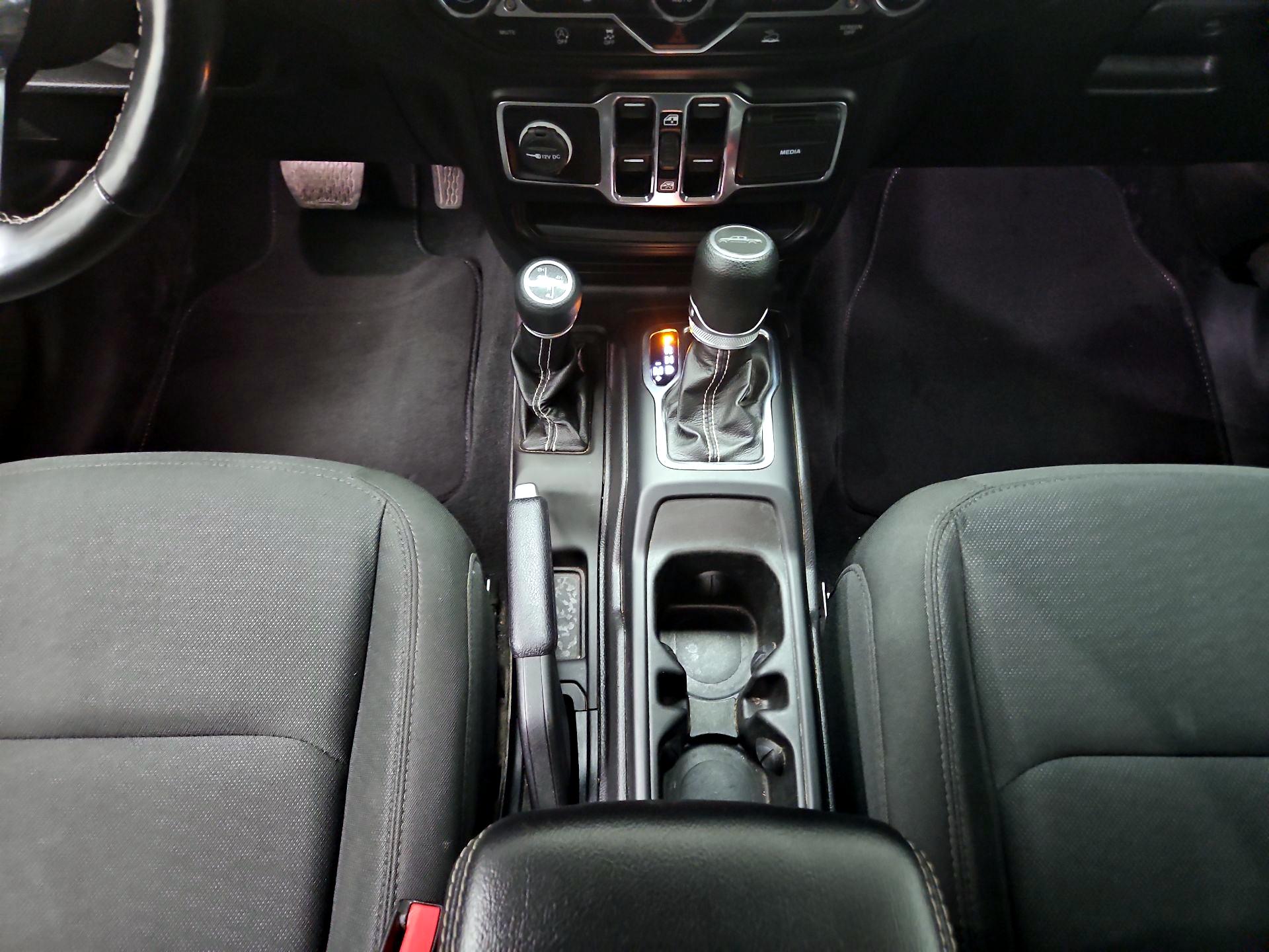 Thumbnail: 2021 Jeep Gladiator - 17