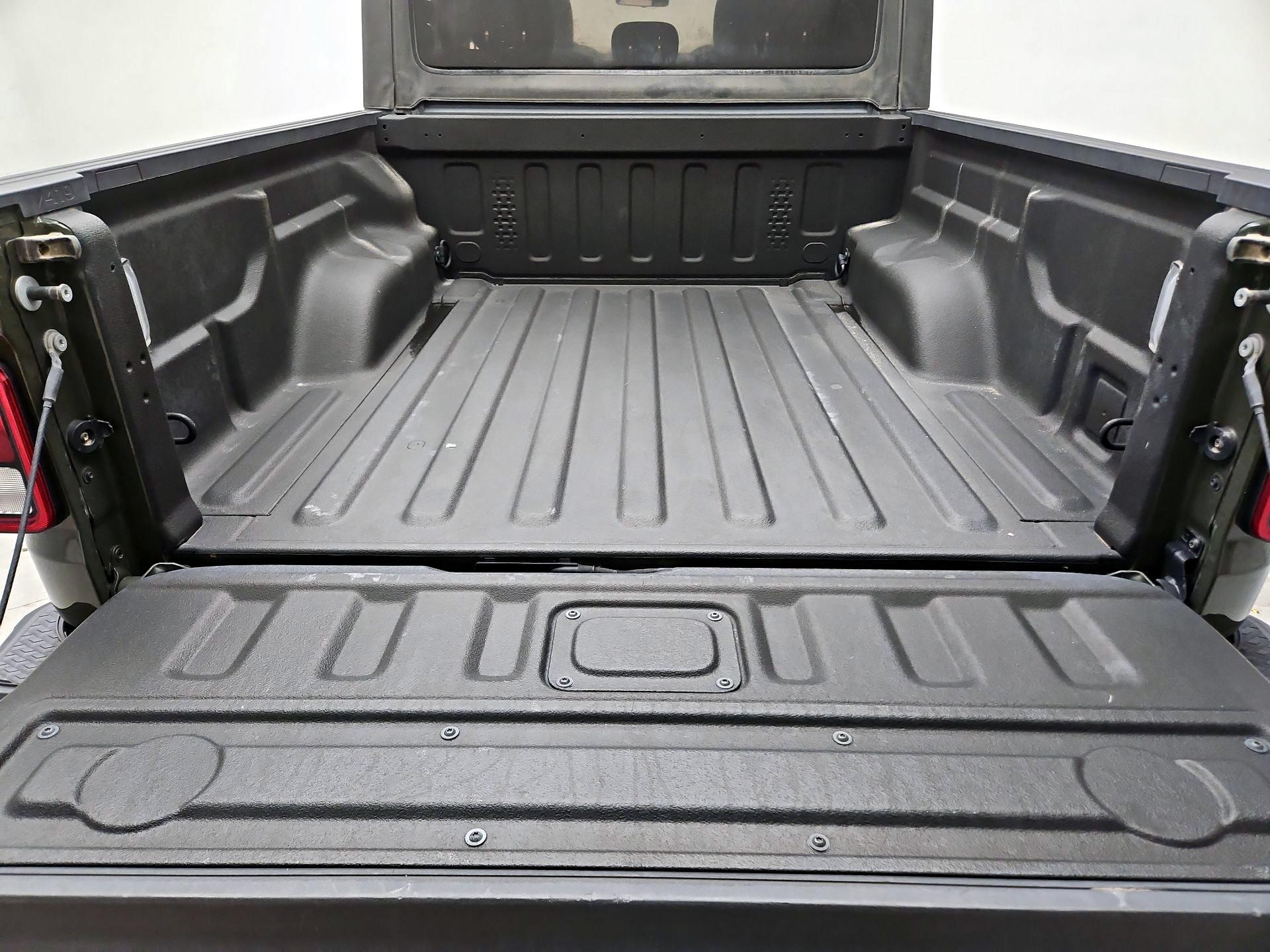 Thumbnail: 2021 Jeep Gladiator - 19