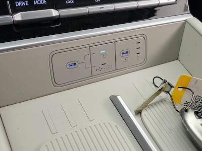 USB/AUX Ports
