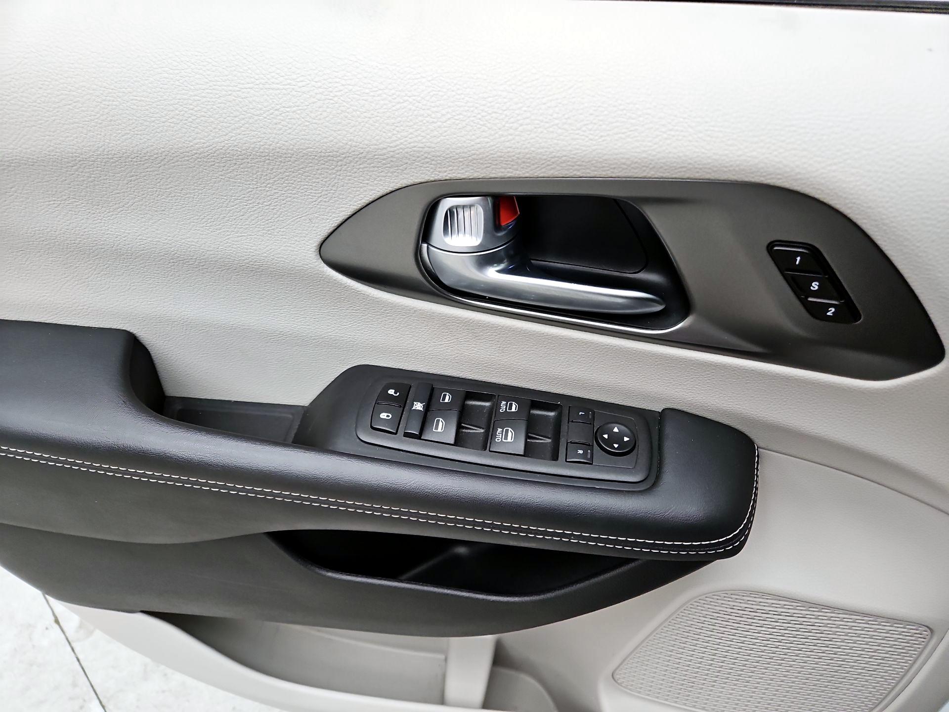 Thumbnail: 2024 Chrysler Pacifica - 12