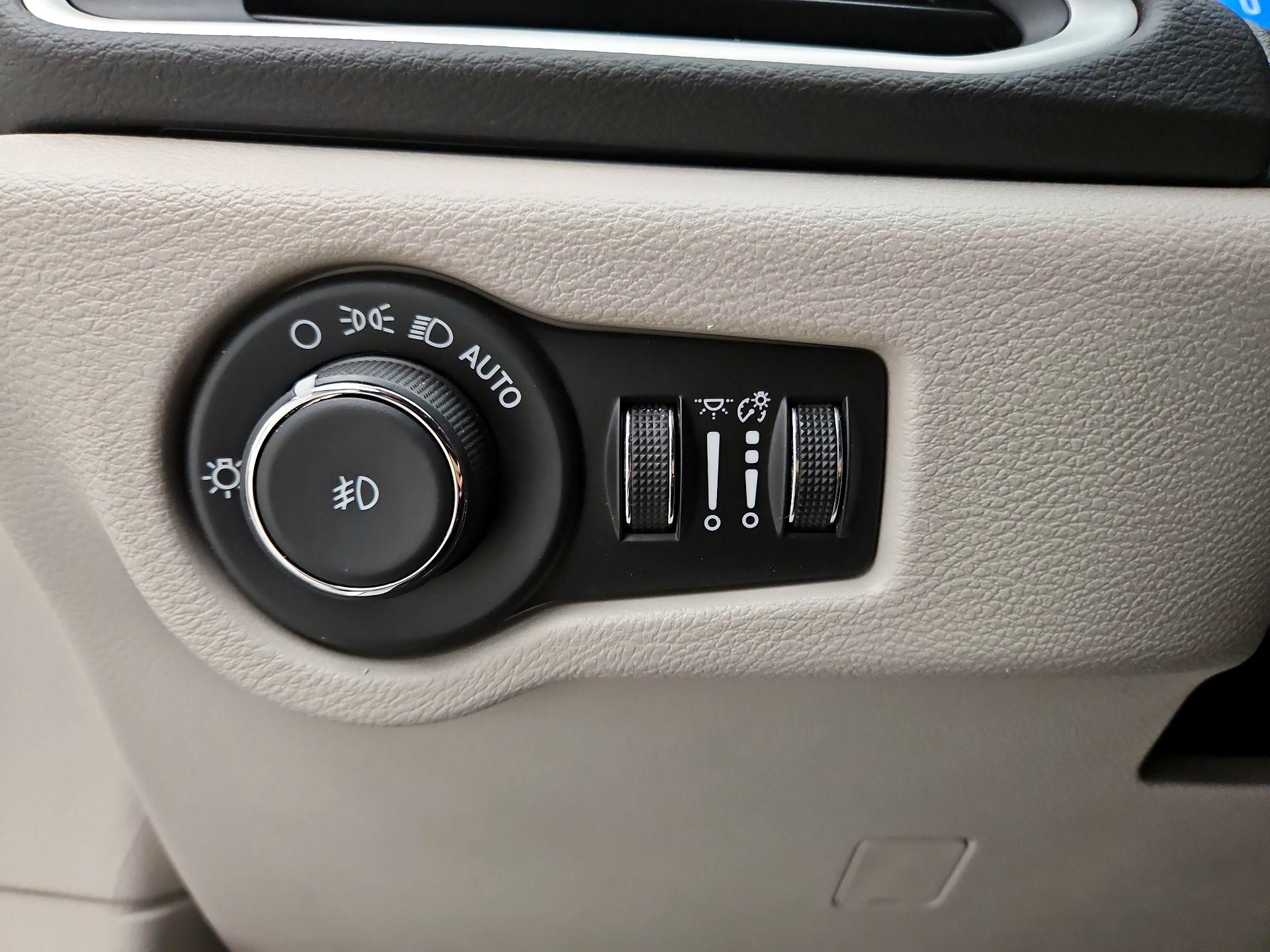 Thumbnail: 2024 Chrysler Pacifica - 13