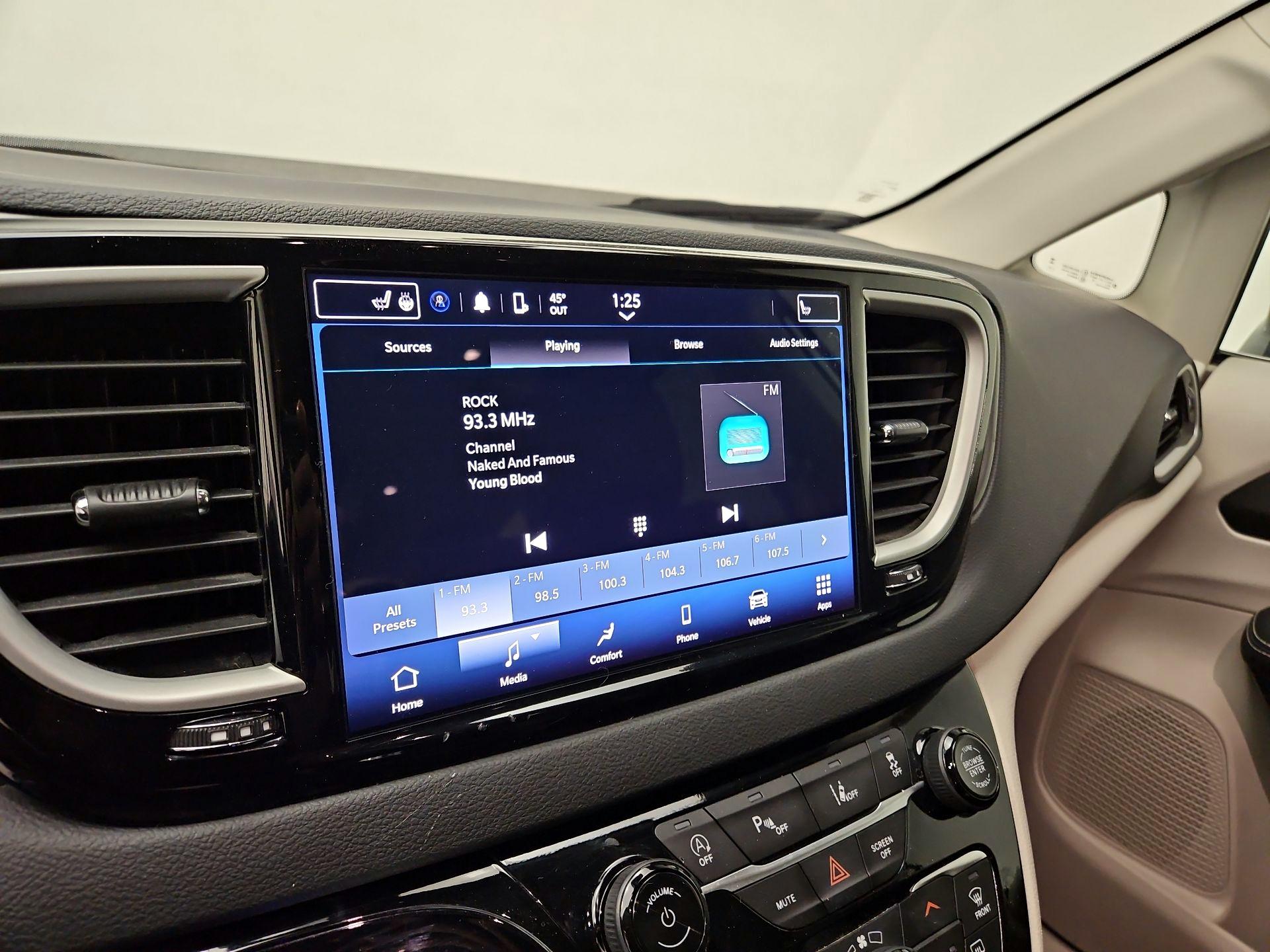 Thumbnail: 2024 Chrysler Pacifica - 15