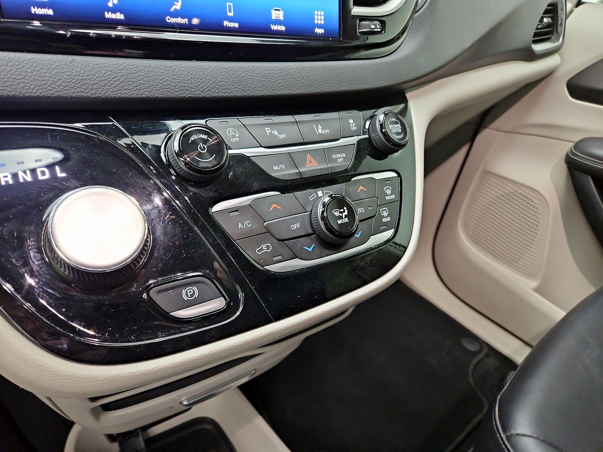 Thumbnail: 2024 Chrysler Pacifica - 16