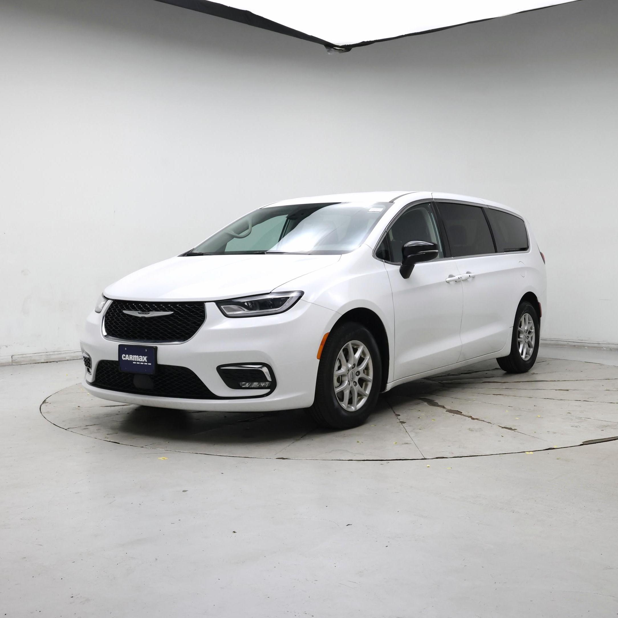 Thumbnail: 2024 Chrysler Pacifica - 4